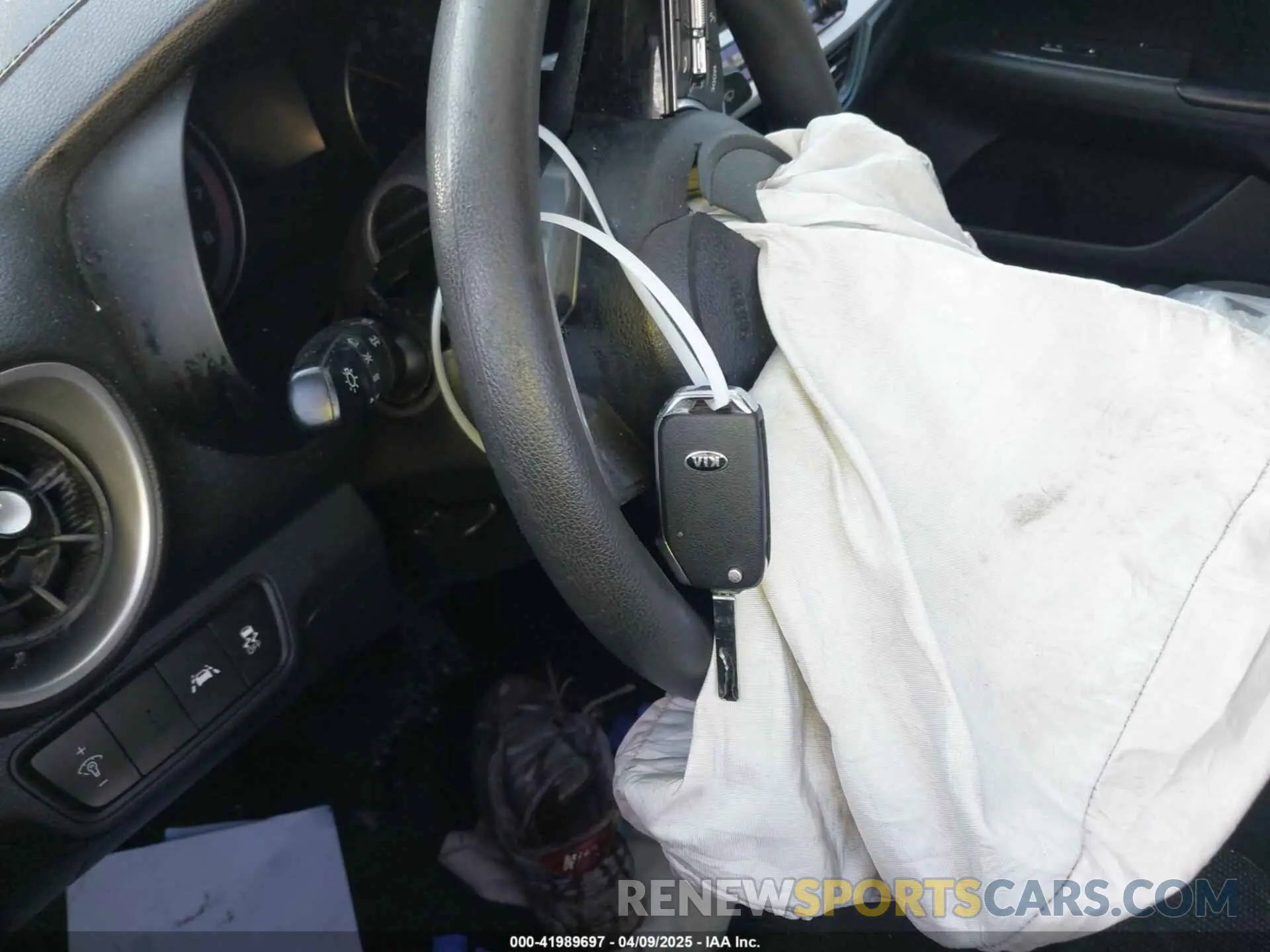 11 fotografías del automóvil dañado 3KPF24AD7KE109692 KIA FORTE 2019