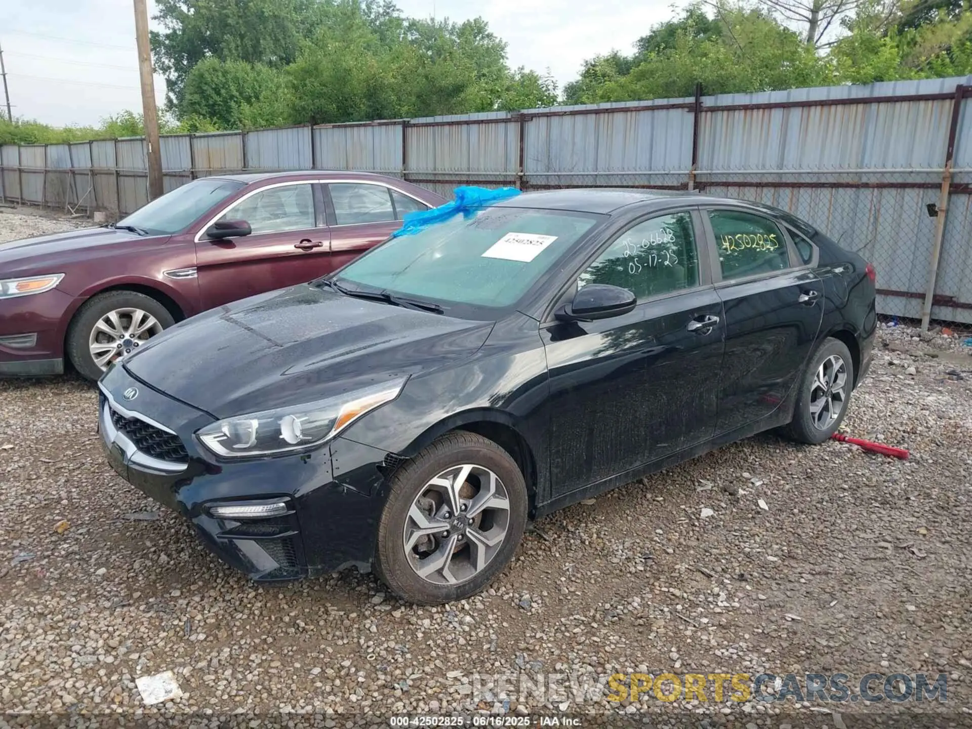 2 fotografías del automóvil dañado 3KPF24AD7KE137461 KIA FORTE 2019
