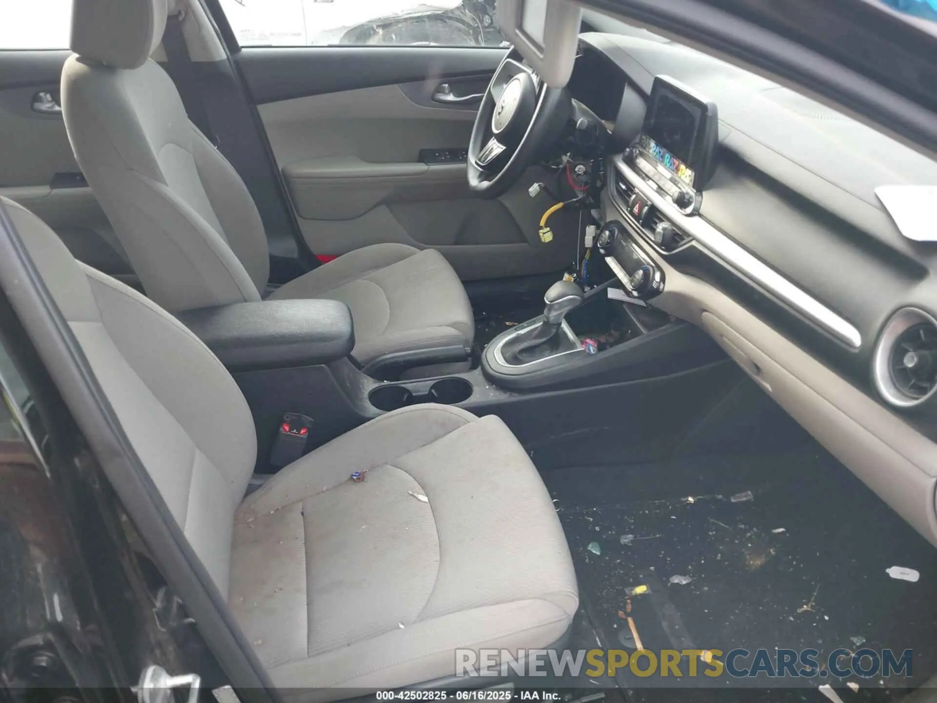 5 fotografías del automóvil dañado 3KPF24AD7KE137461 KIA FORTE 2019