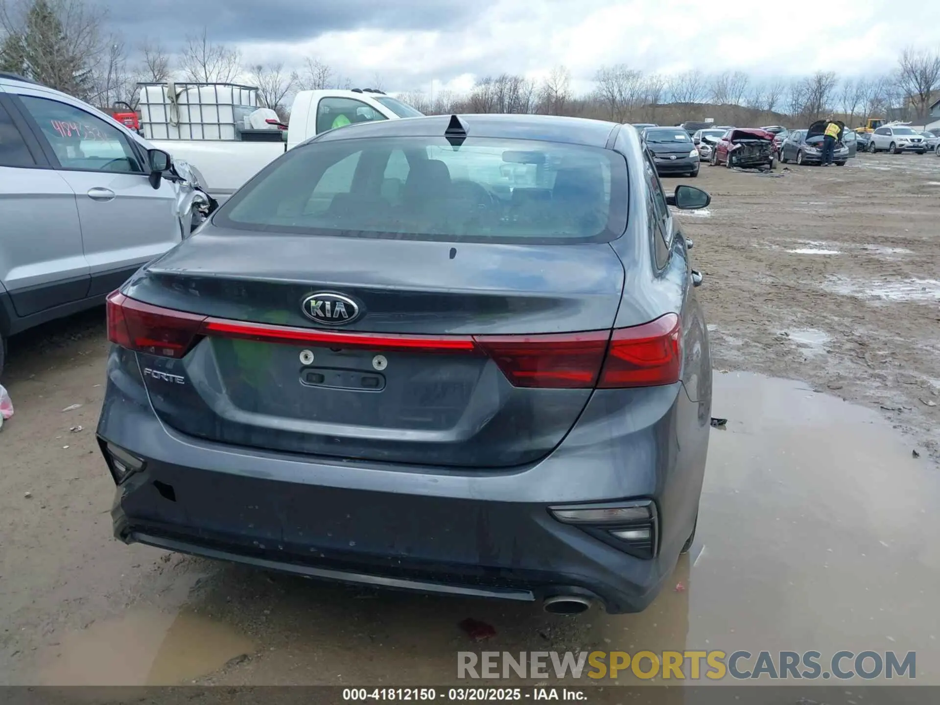 16 fotografías del automóvil dañado 3KPF24AD8KE009360 KIA FORTE 2019