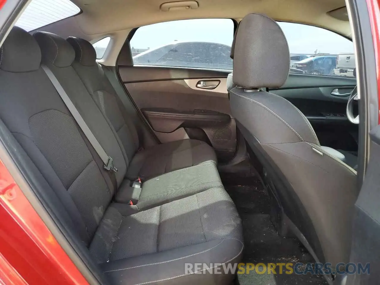 10 fotografías del automóvil dañado 3KPF24AD8KE009990 KIA FORTE 2019
