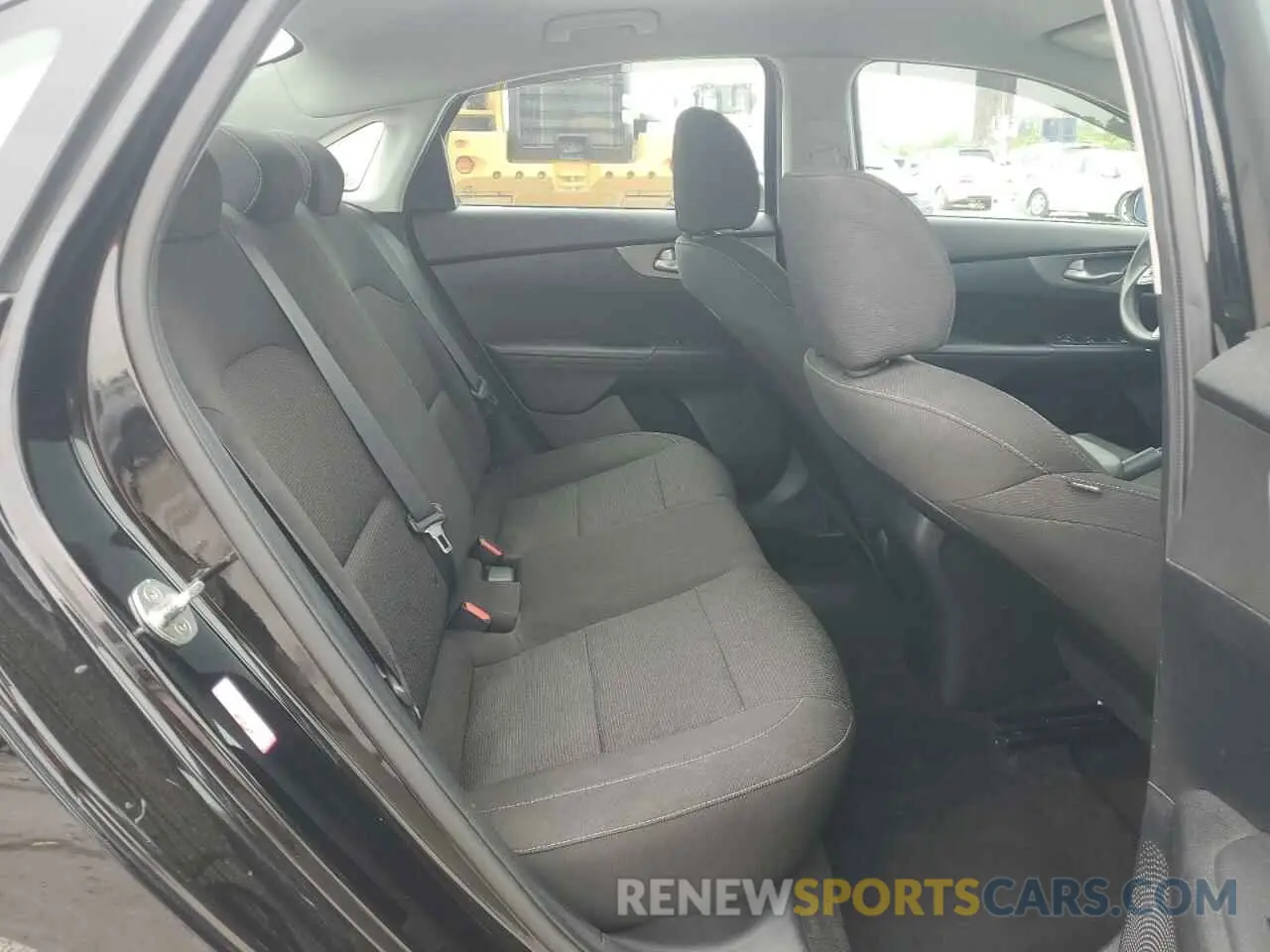 10 fotografías del automóvil dañado 3KPF24AD8KE027115 KIA FORTE 2019