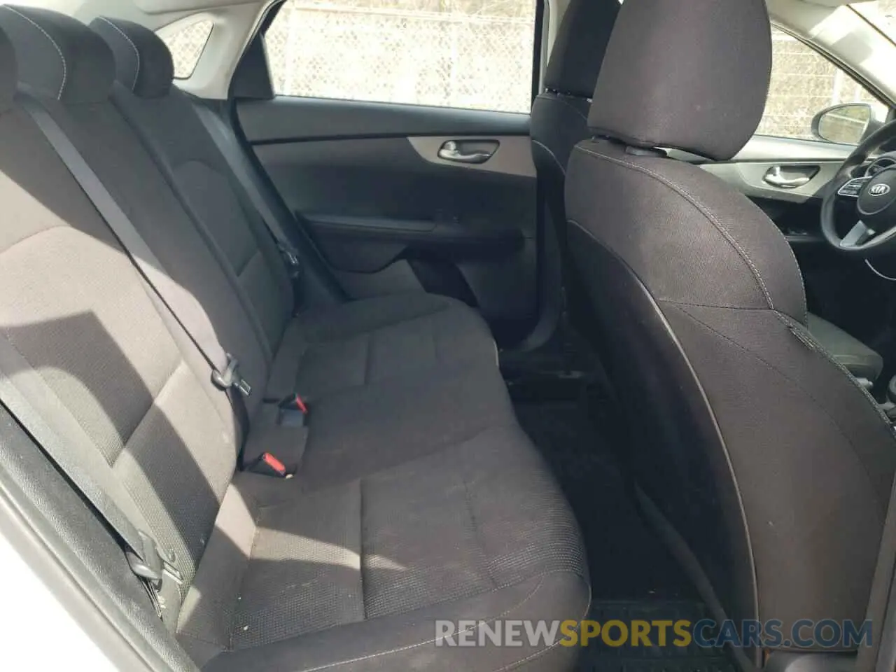 10 fotografías del automóvil dañado 3KPF24AD8KE052211 KIA FORTE 2019