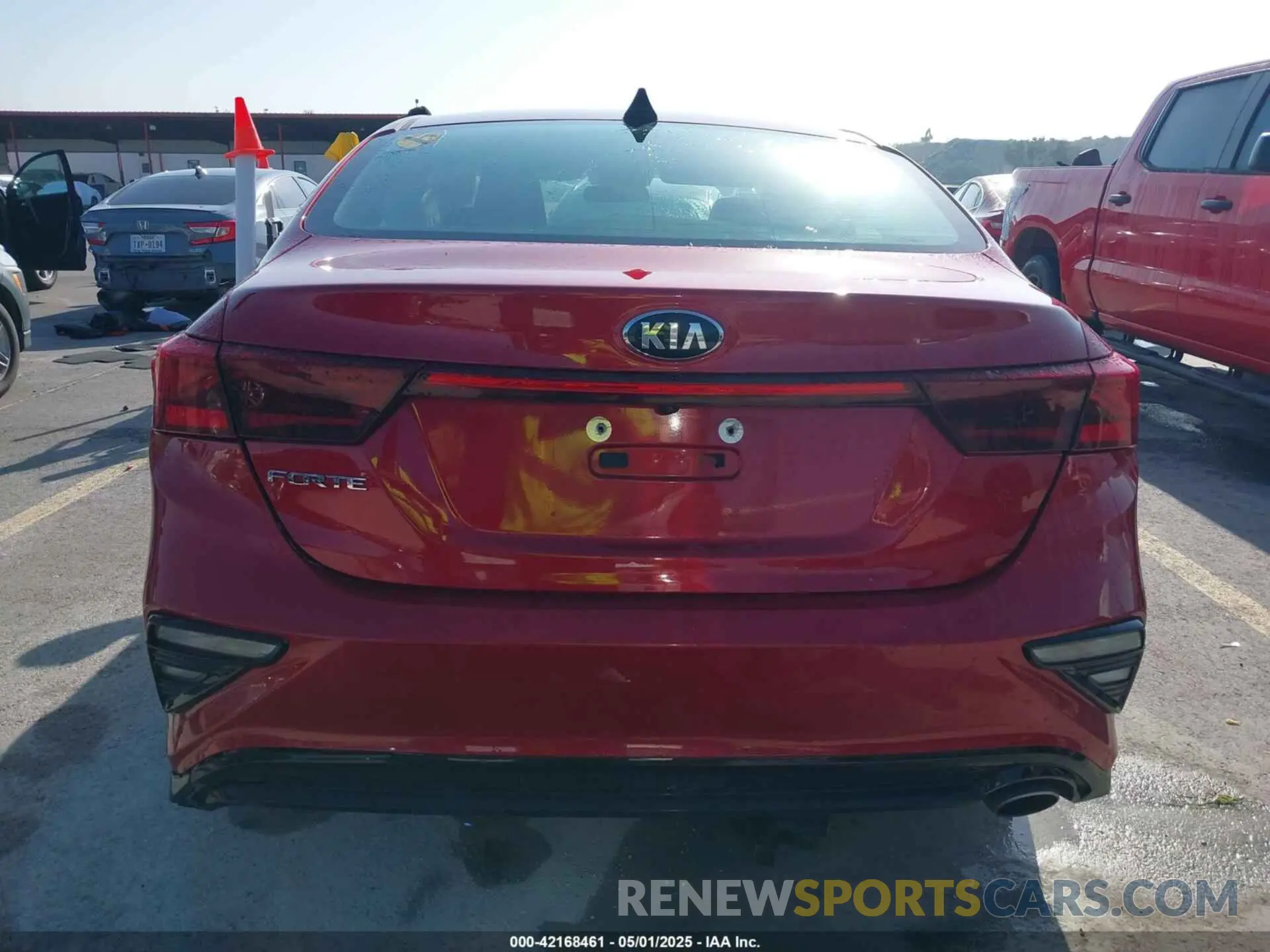 16 fotografías del automóvil dañado 3KPF24AD8KE068313 KIA FORTE 2019