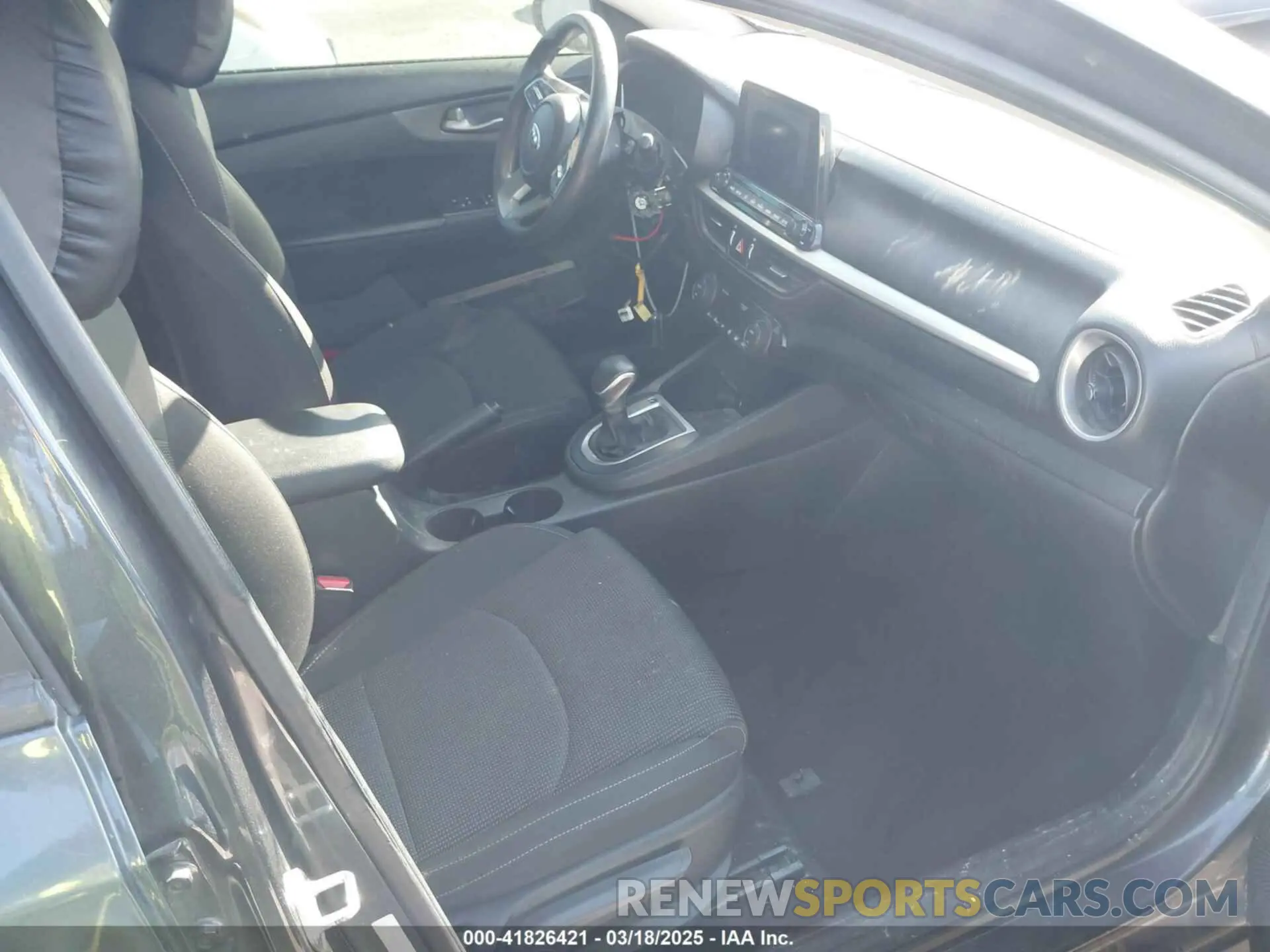 5 fotografías del automóvil dañado 3KPF24AD8KE070188 KIA FORTE 2019