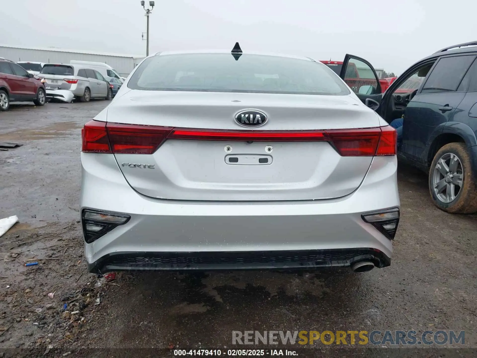 16 fotografías del automóvil dañado 3KPF24AD8KE075892 KIA FORTE 2019