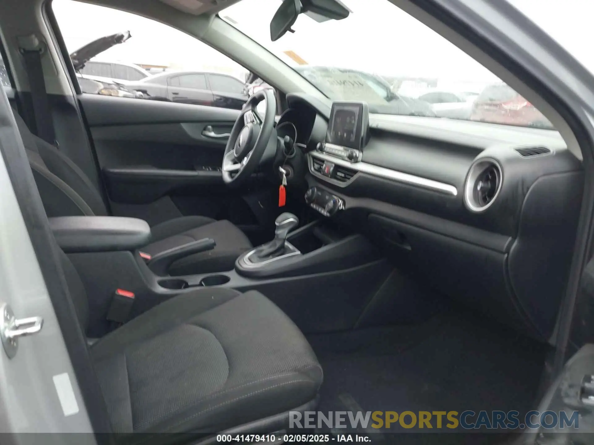 5 fotografías del automóvil dañado 3KPF24AD8KE075892 KIA FORTE 2019