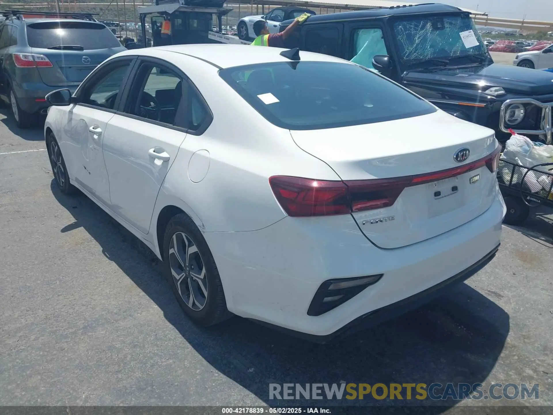 3 fotografías del automóvil dañado 3KPF24AD8KE083510 KIA FORTE 2019