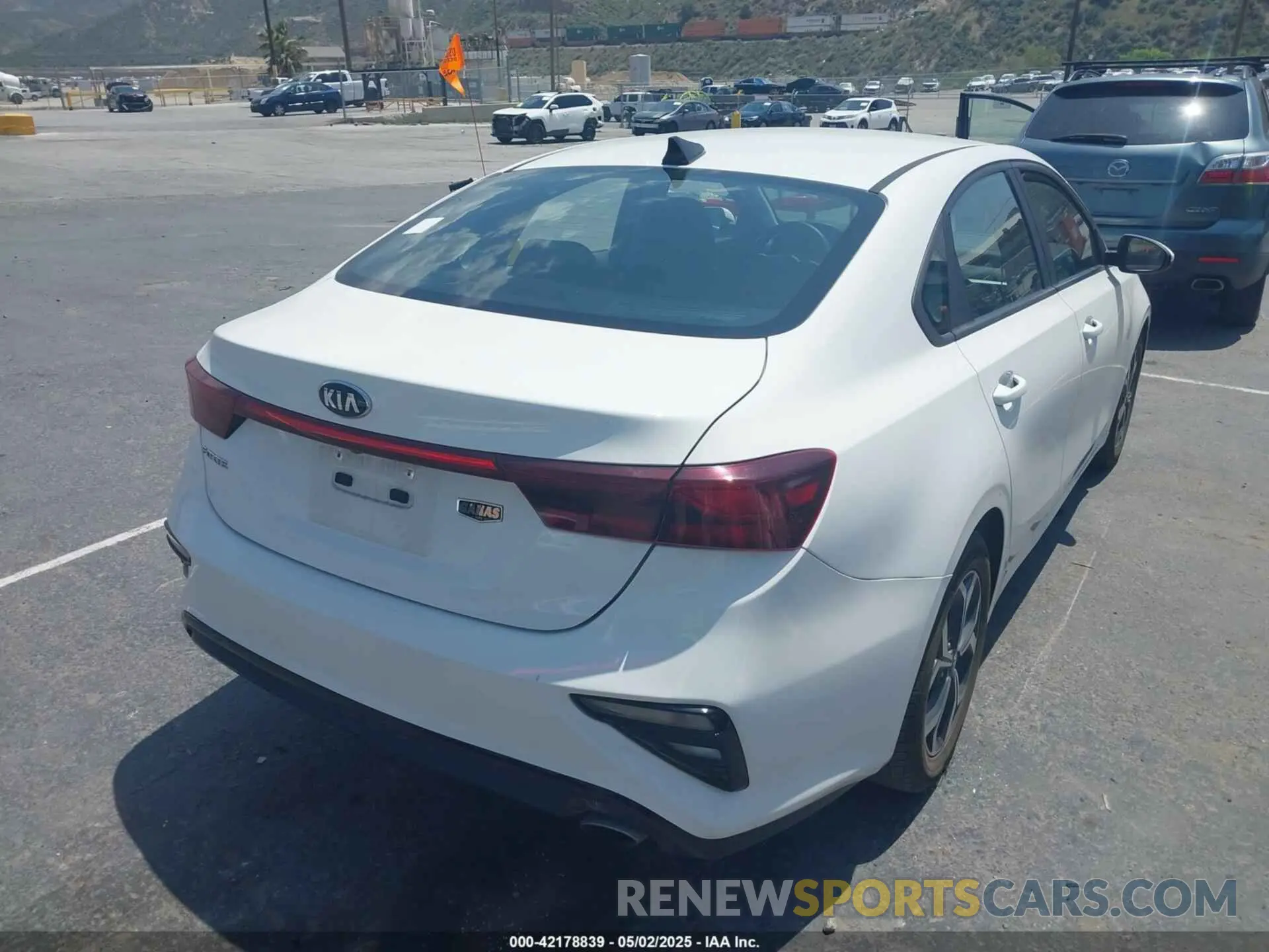 4 fotografías del automóvil dañado 3KPF24AD8KE083510 KIA FORTE 2019