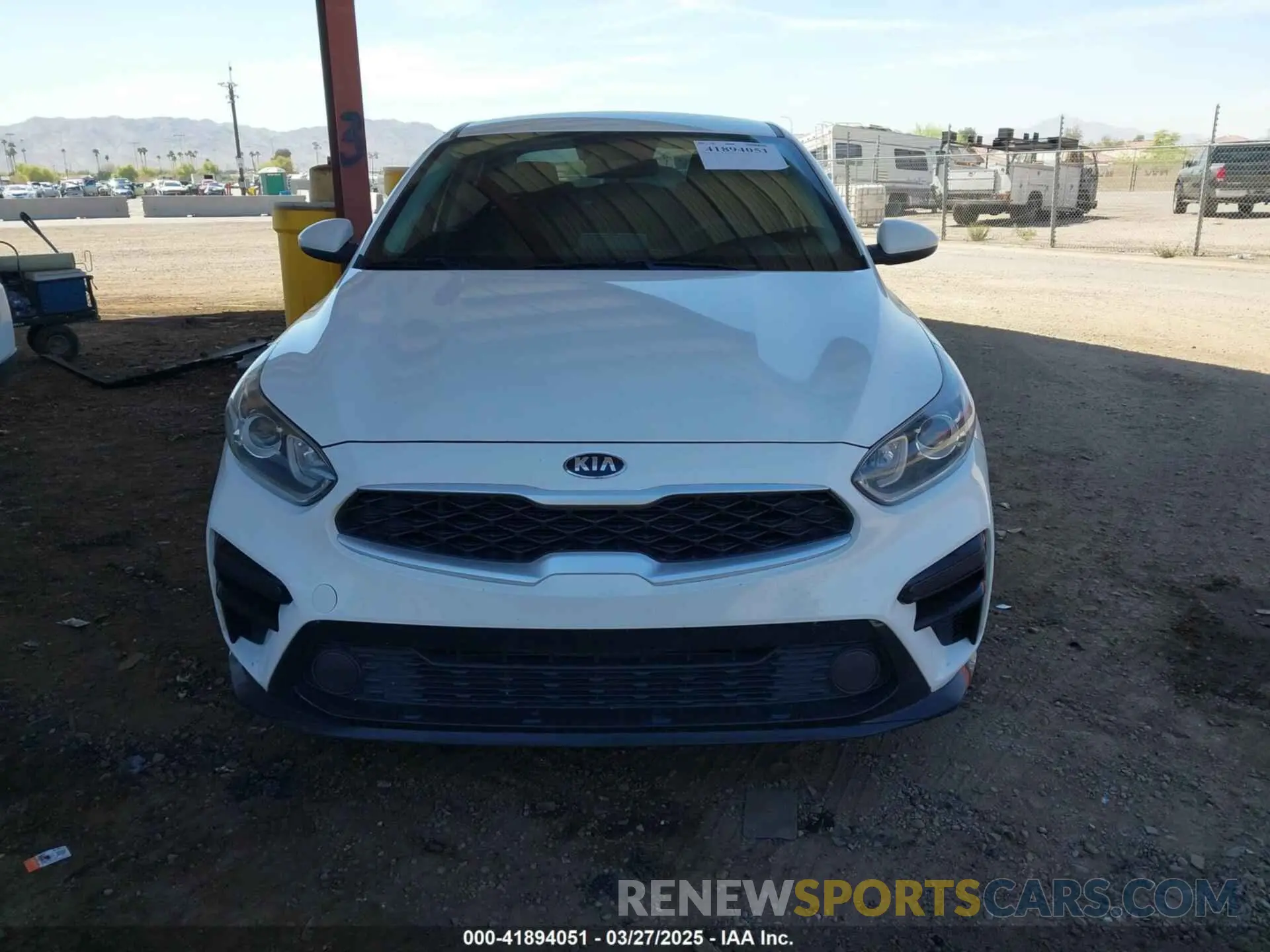 12 fotografías del automóvil dañado 3KPF24AD8KE096600 KIA FORTE 2019