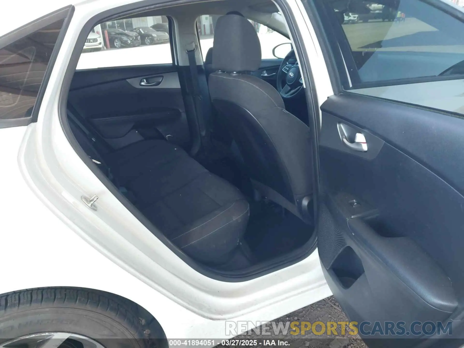 8 fotografías del automóvil dañado 3KPF24AD8KE096600 KIA FORTE 2019