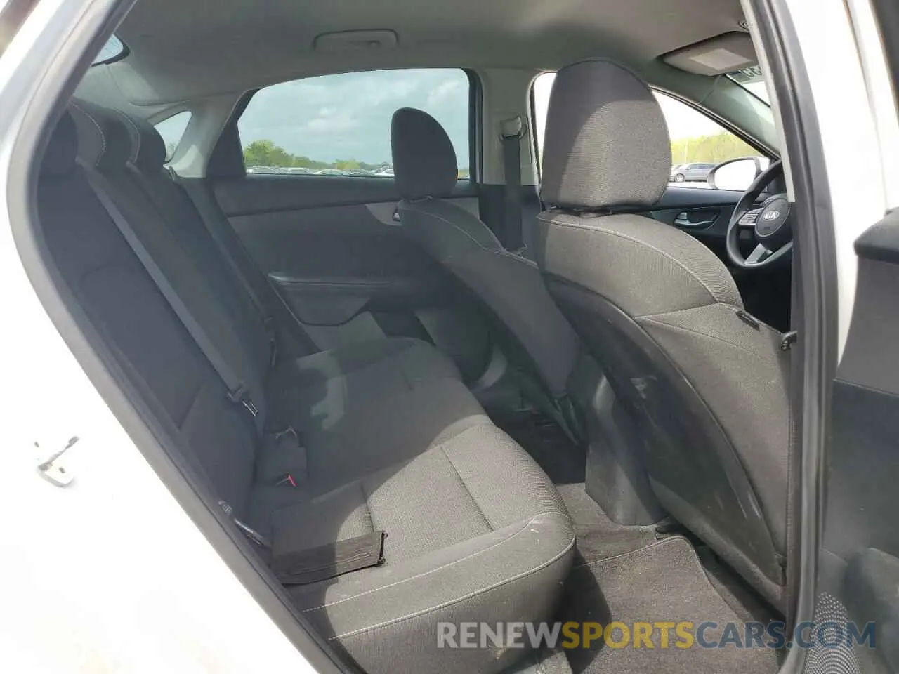 10 fotografías del automóvil dañado 3KPF24AD8KE108339 KIA FORTE 2019
