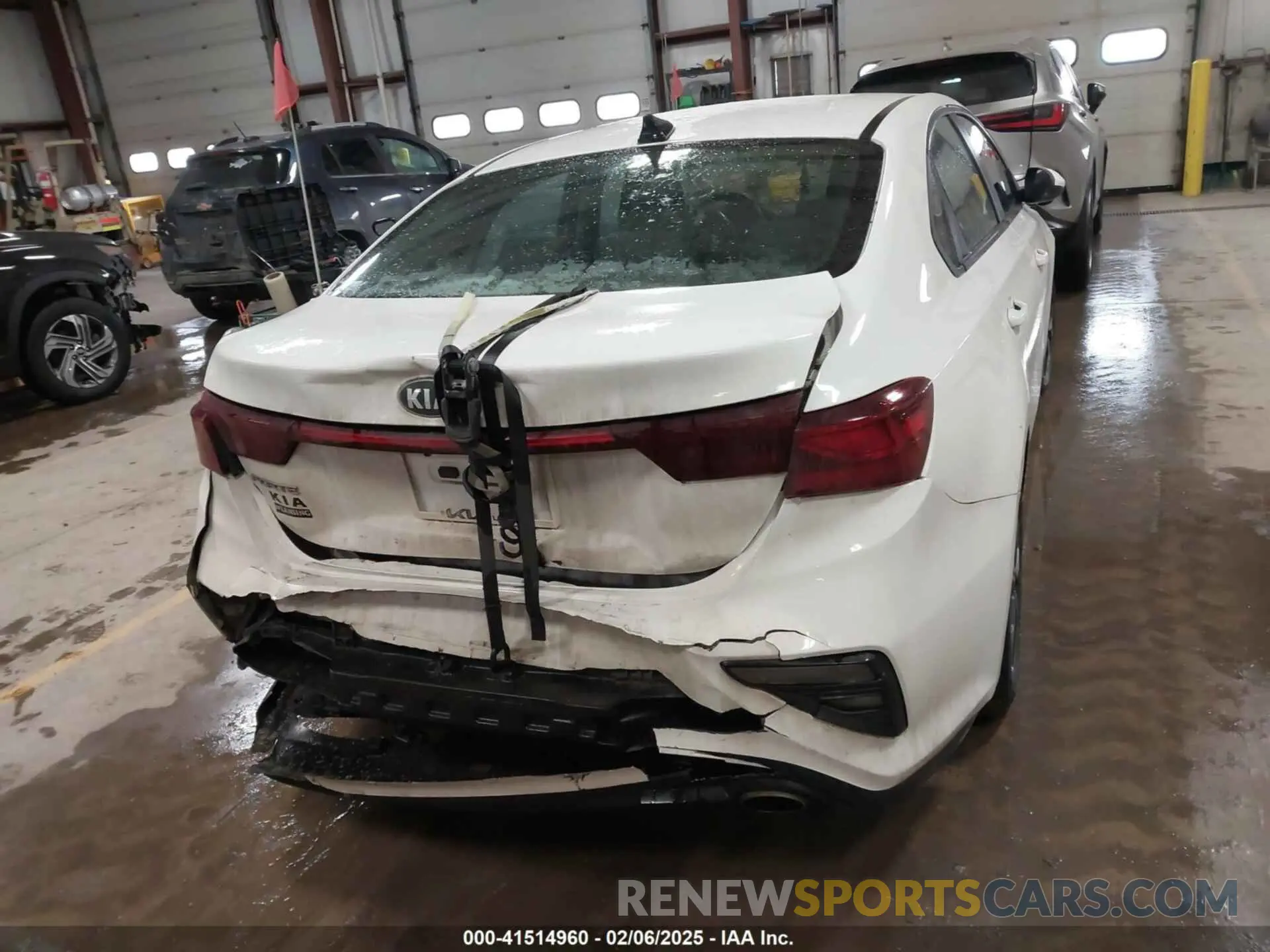 16 fotografías del automóvil dañado 3KPF24AD8KE121155 KIA FORTE 2019
