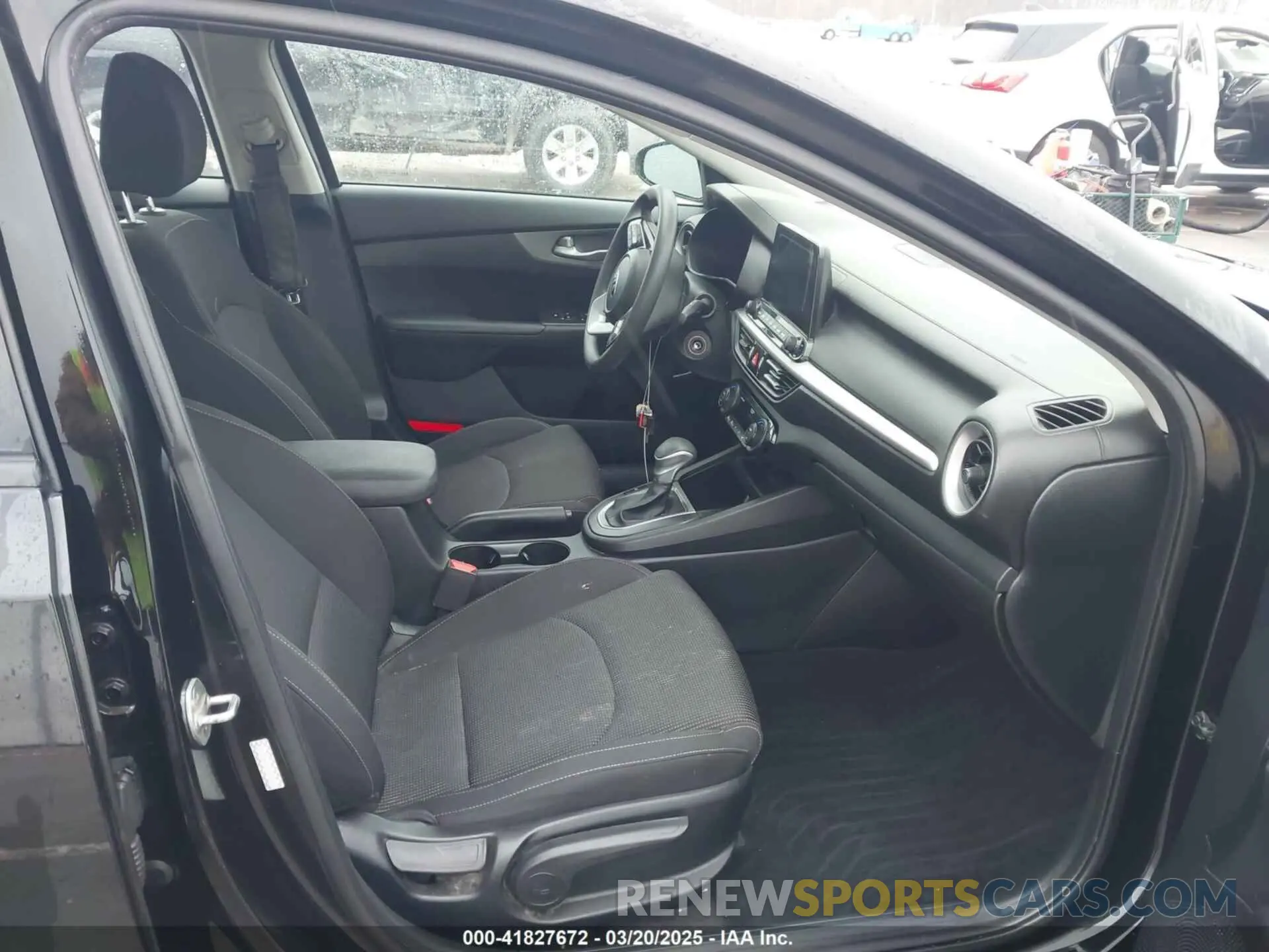 5 fotografías del automóvil dañado 3KPF24AD8KE130650 KIA FORTE 2019