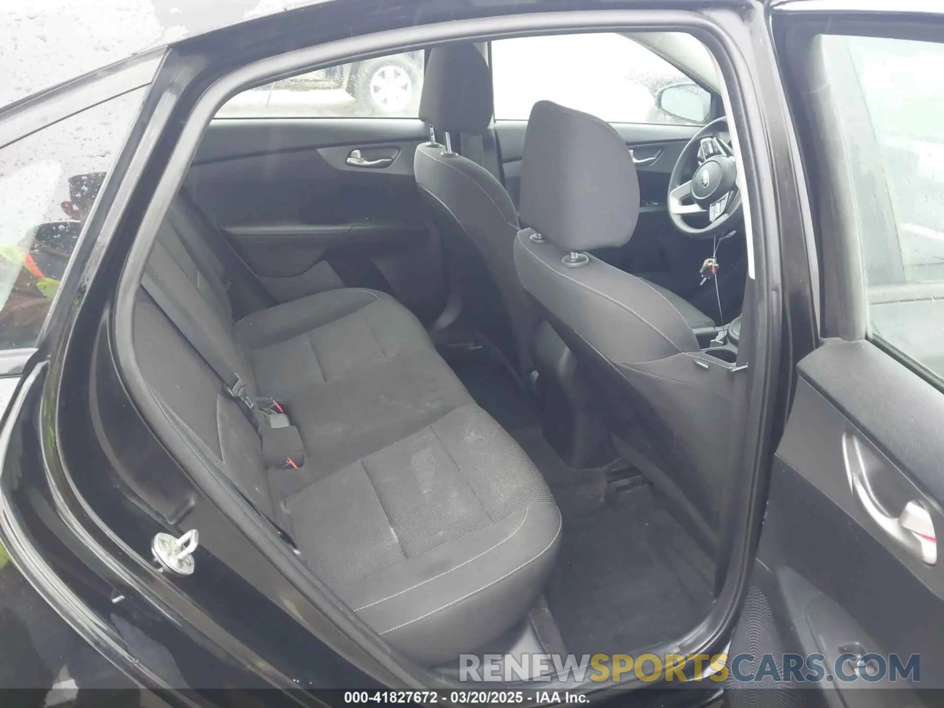 8 fotografías del automóvil dañado 3KPF24AD8KE130650 KIA FORTE 2019