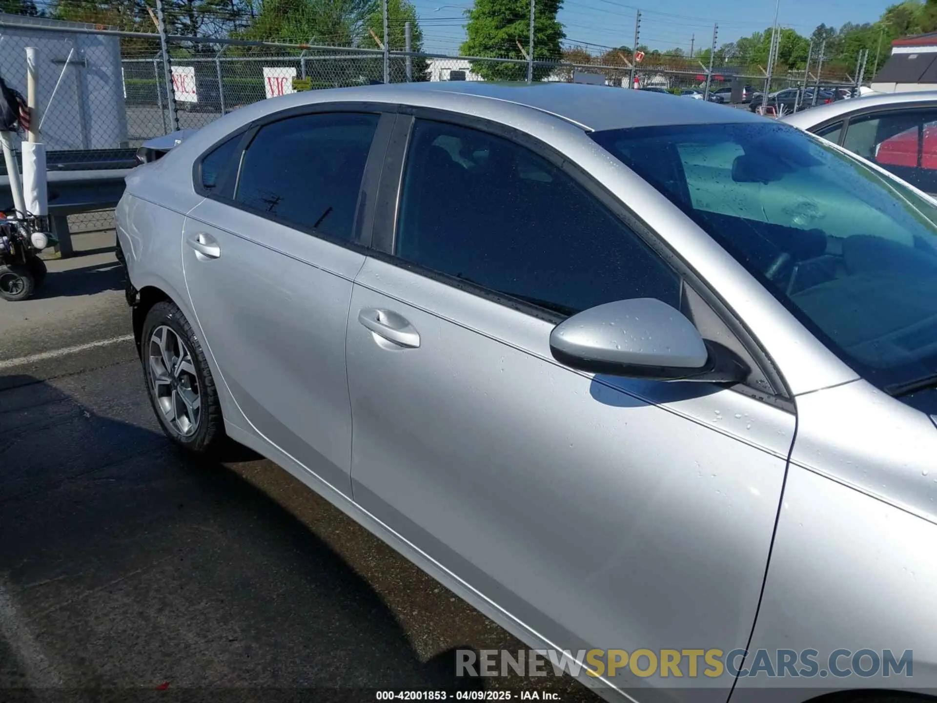 14 fotografías del automóvil dañado 3KPF24AD9KE004748 KIA FORTE 2019