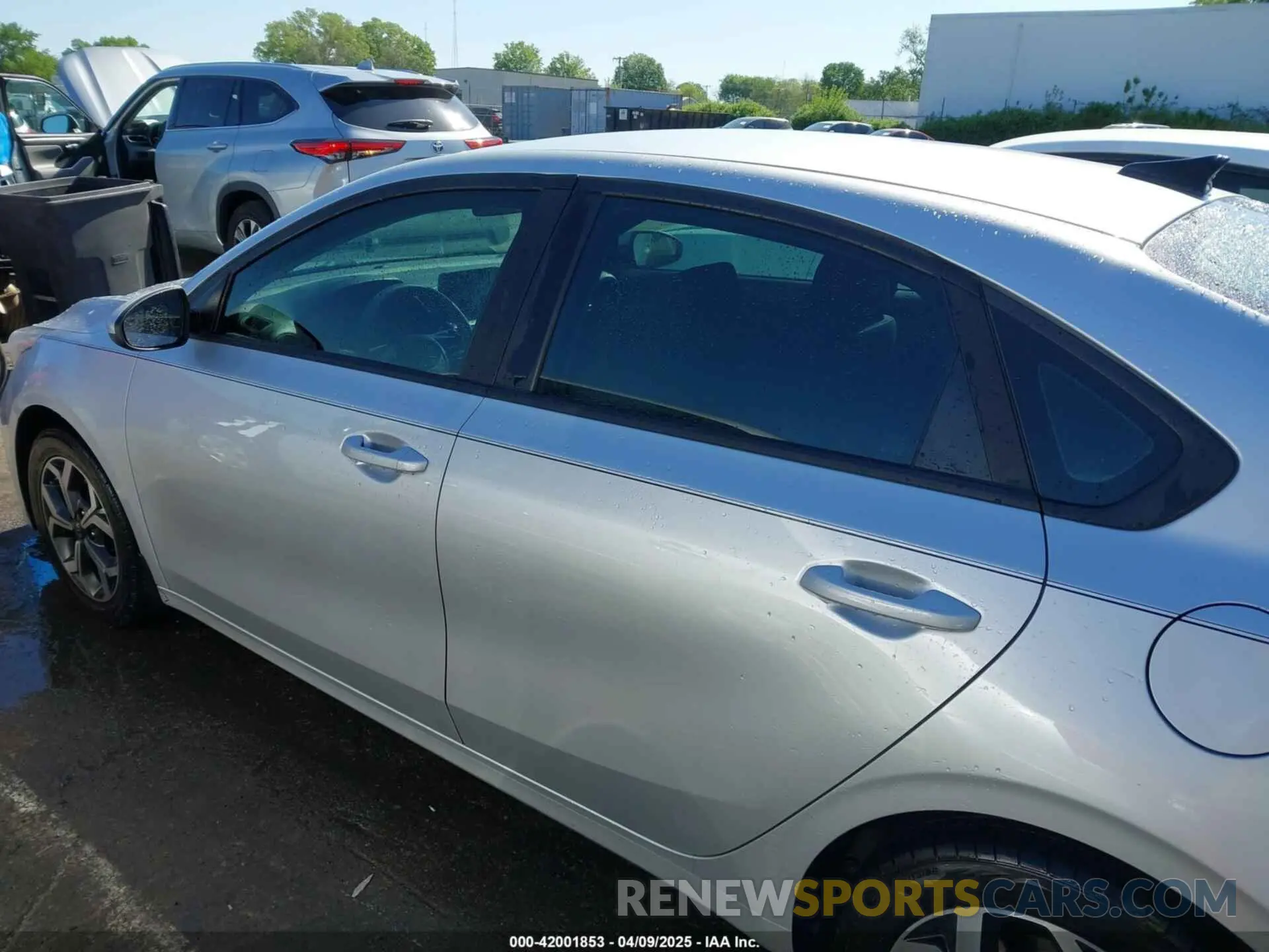 15 fotografías del automóvil dañado 3KPF24AD9KE004748 KIA FORTE 2019