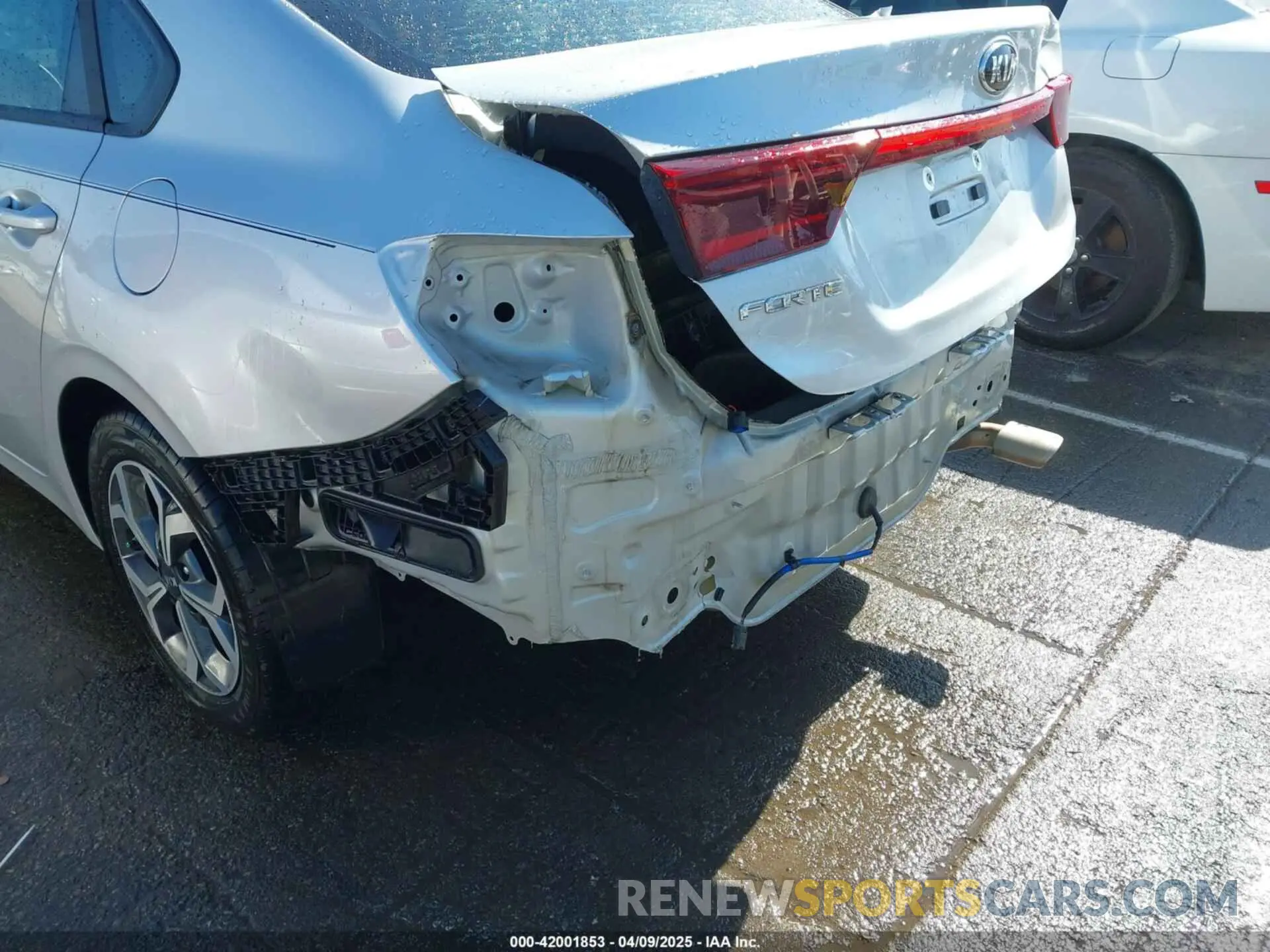 18 fotografías del automóvil dañado 3KPF24AD9KE004748 KIA FORTE 2019