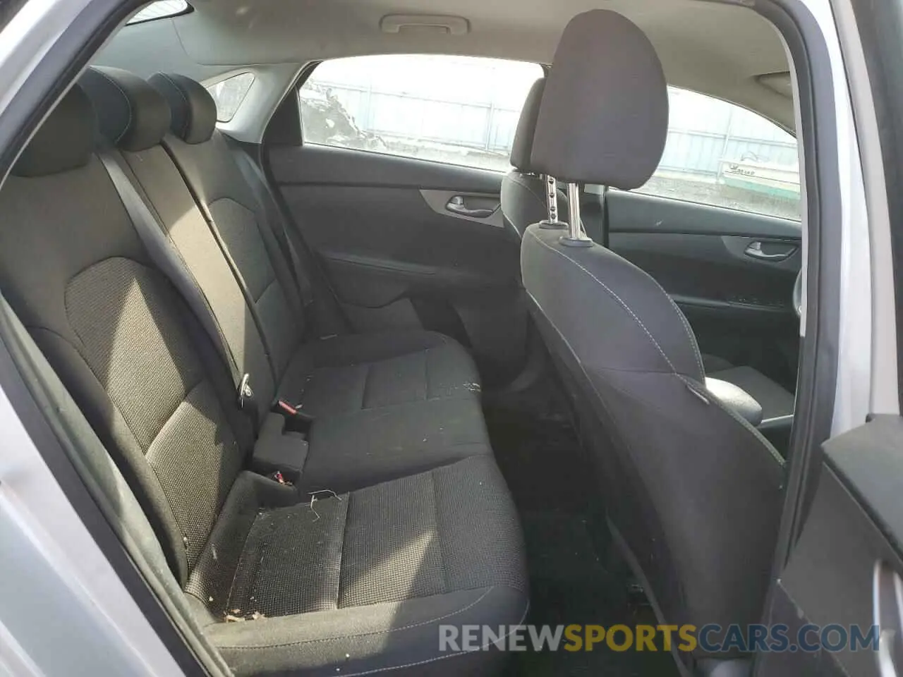 10 fotografías del automóvil dañado 3KPF24AD9KE008203 KIA FORTE 2019