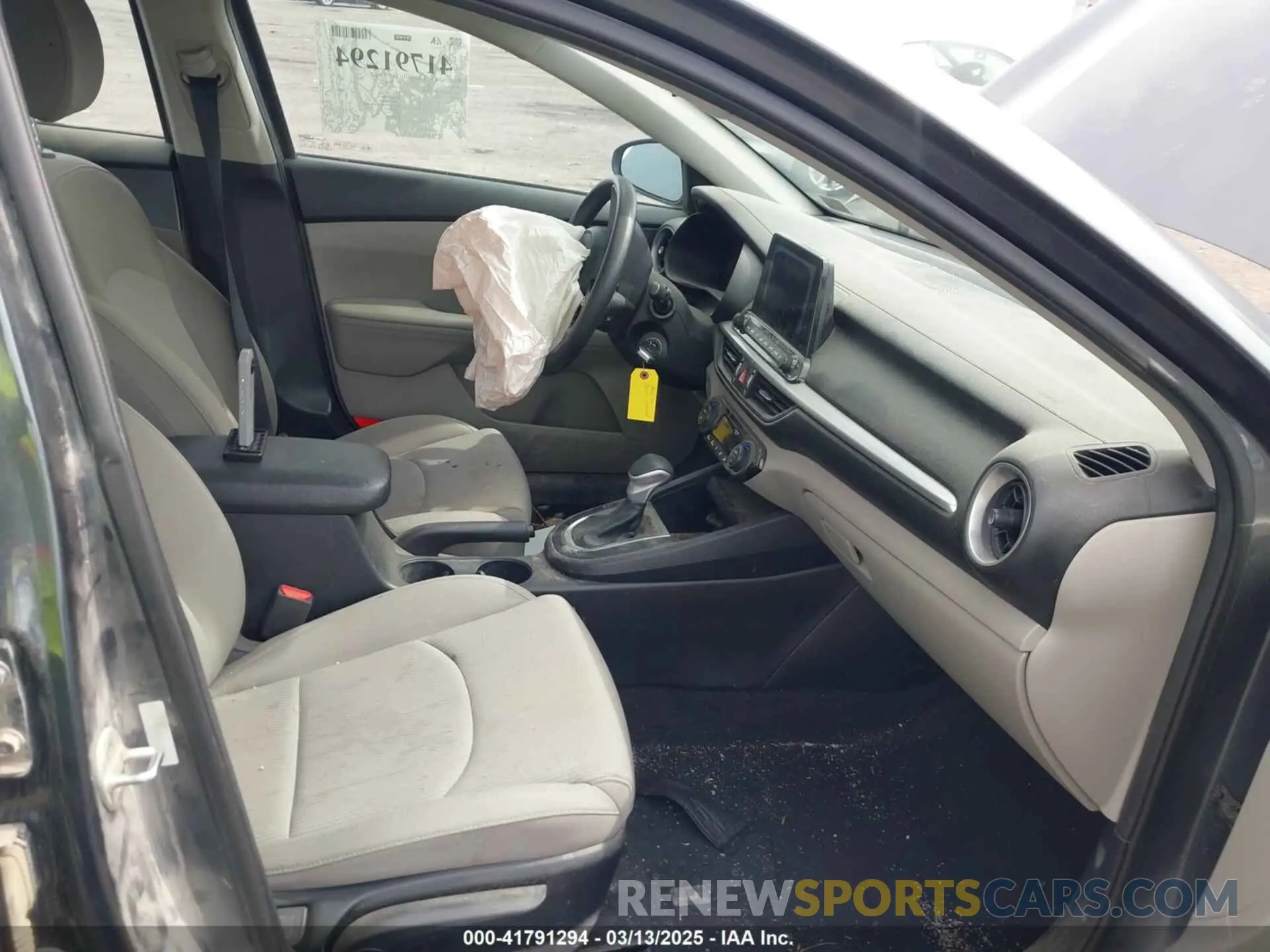 5 fotografías del automóvil dañado 3KPF24AD9KE033831 KIA FORTE 2019