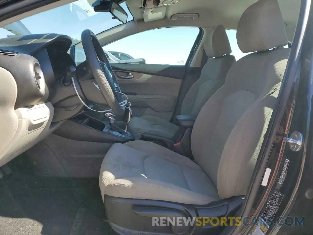 7 fotografías del automóvil dañado 3KPF24AD9KE046143 KIA FORTE 2019
