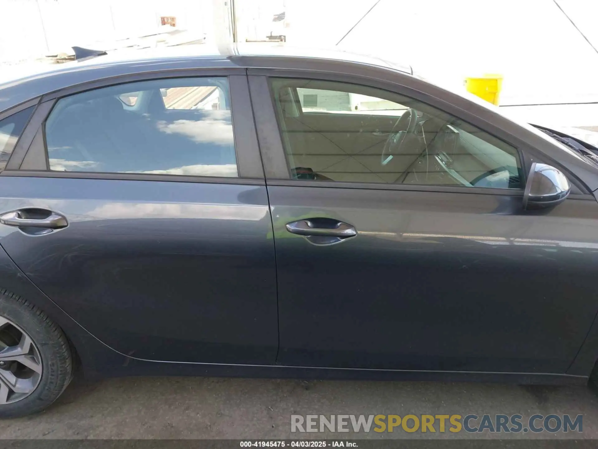14 fotografías del automóvil dañado 3KPF24AD9KE067221 KIA FORTE 2019