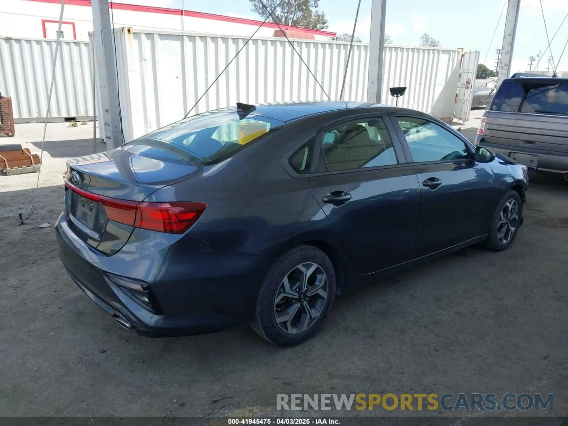4 fotografías del automóvil dañado 3KPF24AD9KE067221 KIA FORTE 2019