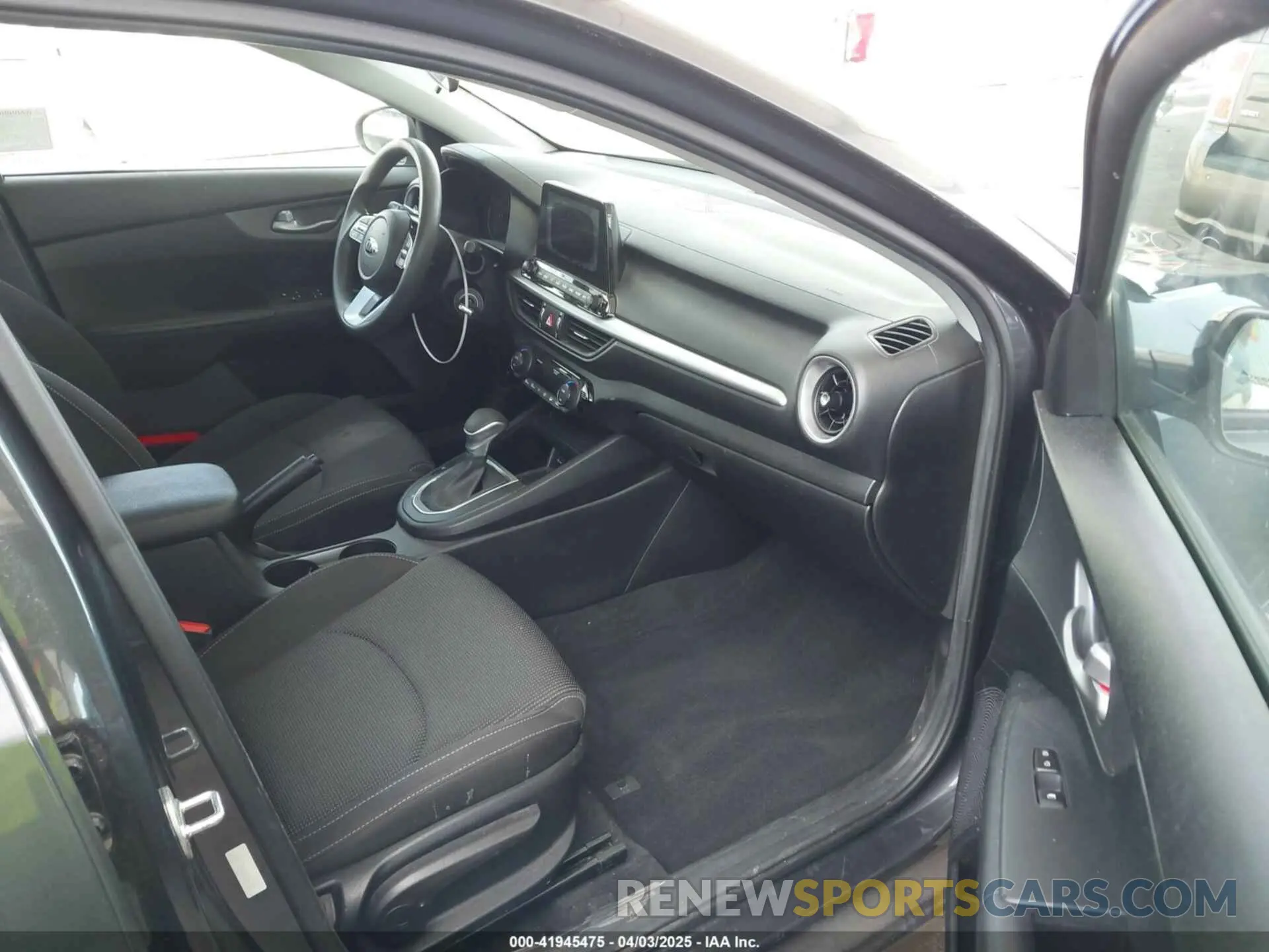 5 fotografías del automóvil dañado 3KPF24AD9KE067221 KIA FORTE 2019
