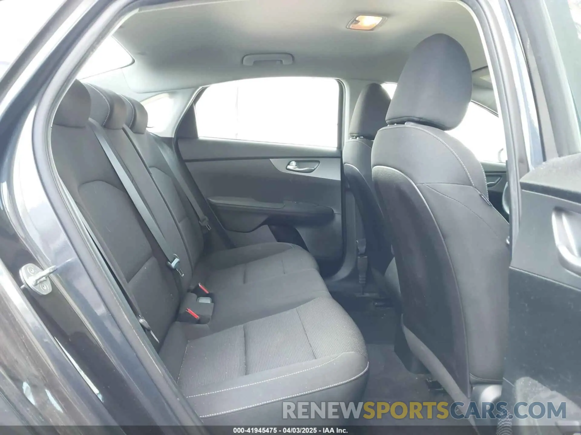 8 fotografías del automóvil dañado 3KPF24AD9KE067221 KIA FORTE 2019