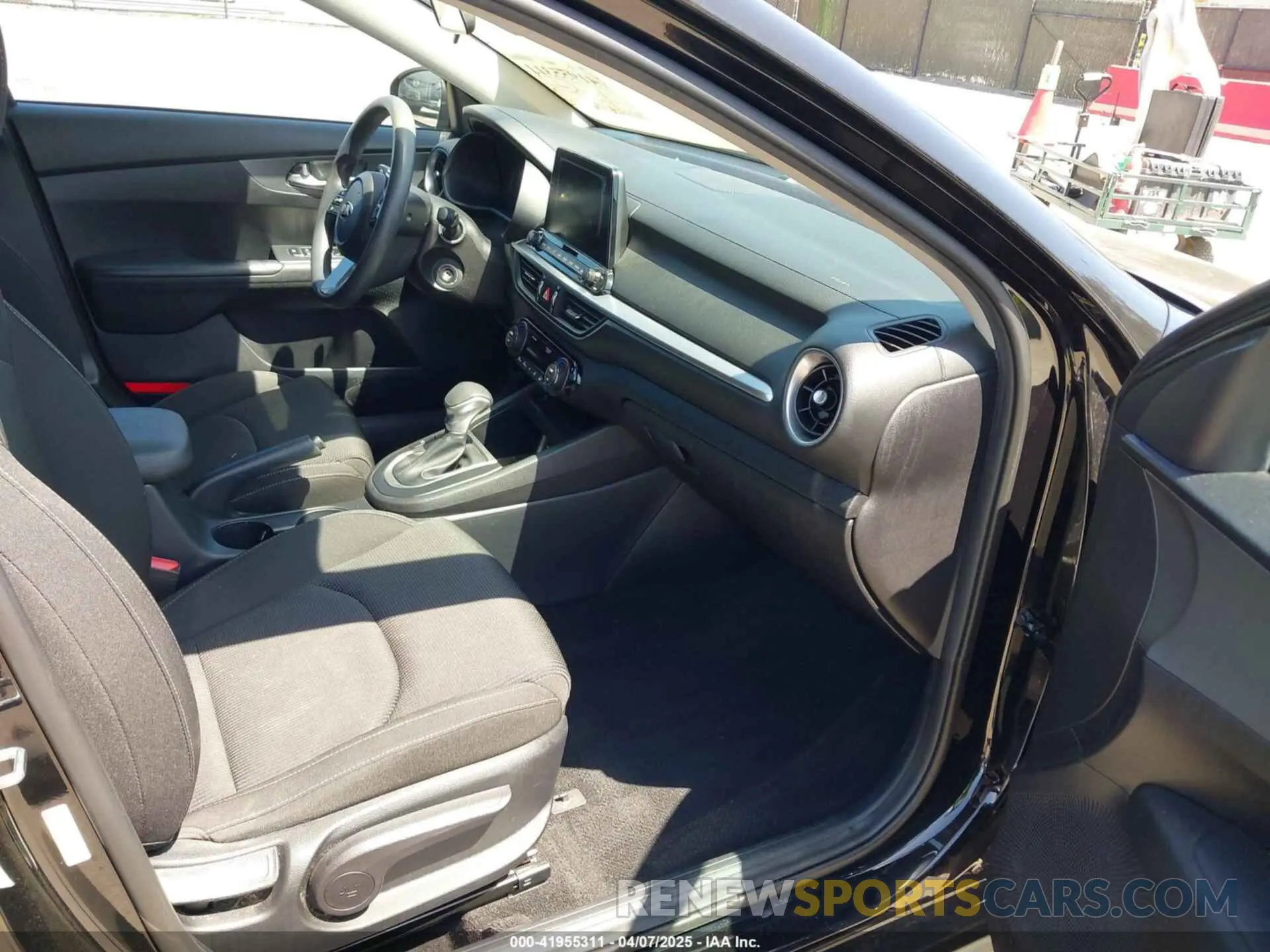 5 fotografías del automóvil dañado 3KPF24AD9KE070247 KIA FORTE 2019