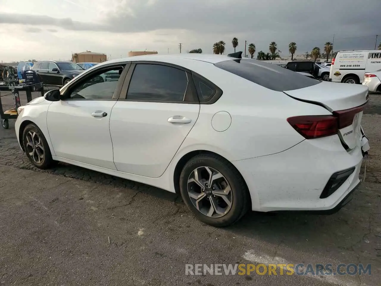 2 fotografías del automóvil dañado 3KPF24AD9KE077215 KIA FORTE 2019