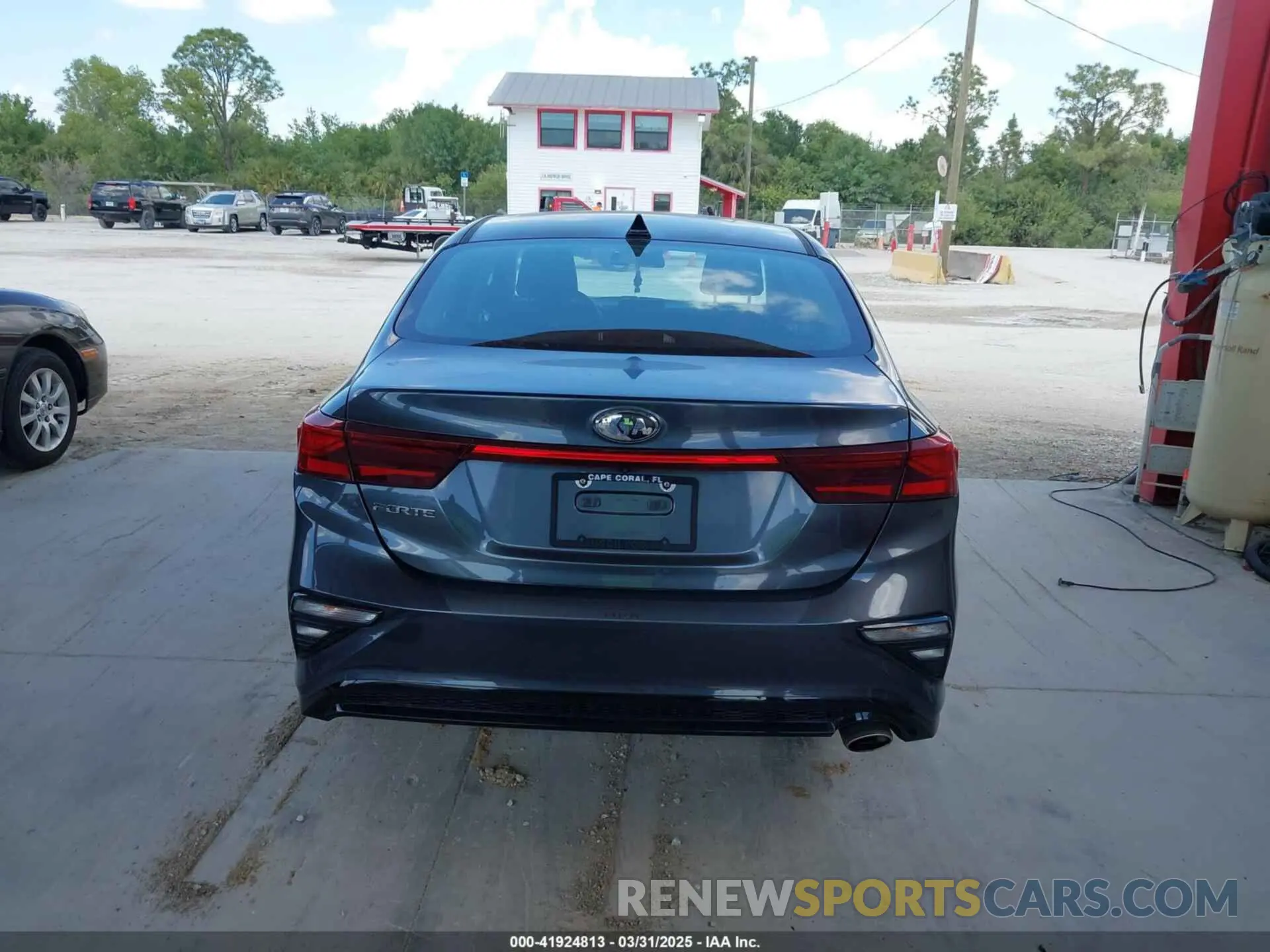 16 fotografías del automóvil dañado 3KPF24AD9KE097741 KIA FORTE 2019