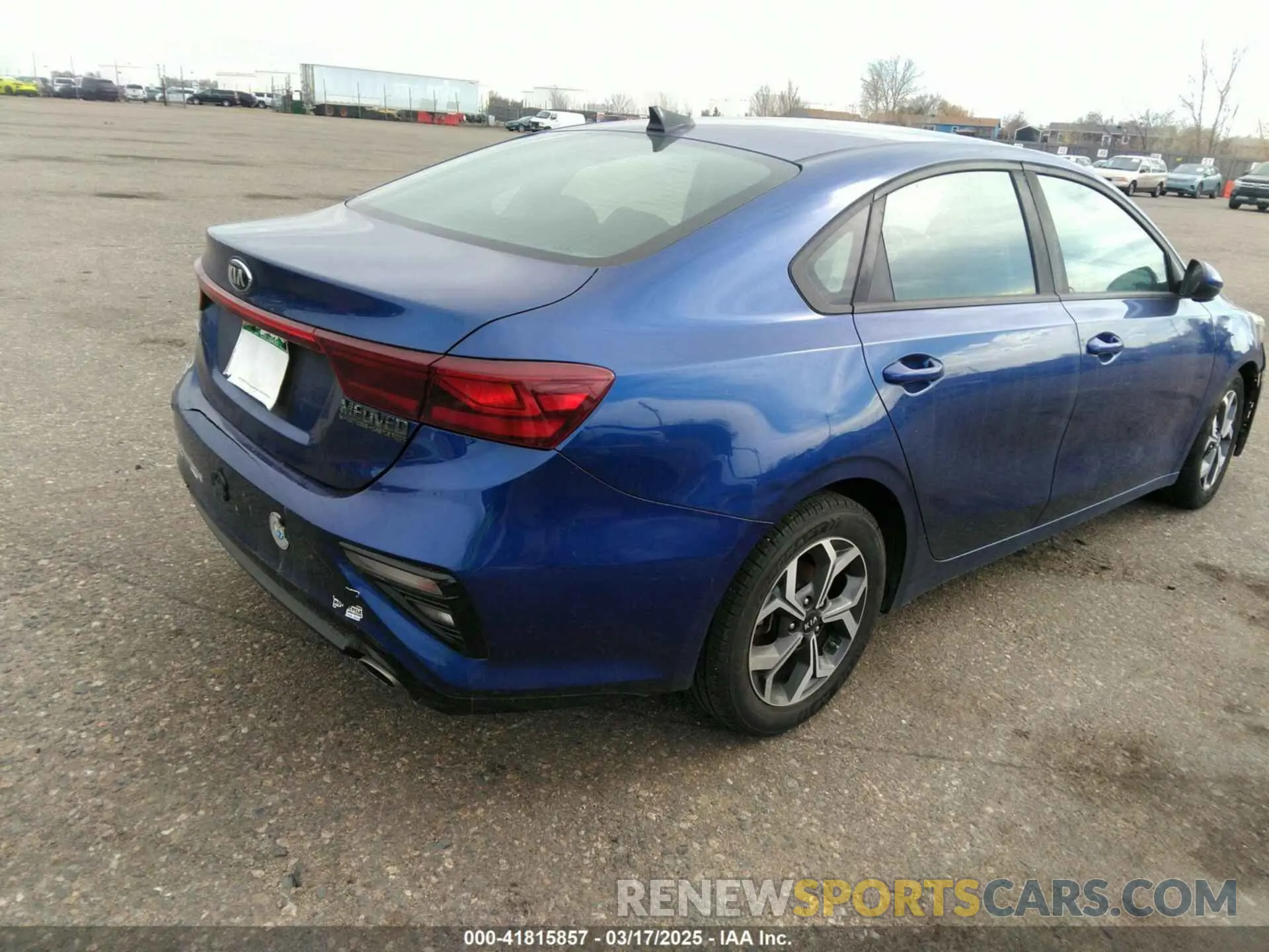 4 fotografías del automóvil dañado 3KPF24AD9KE109578 KIA FORTE 2019