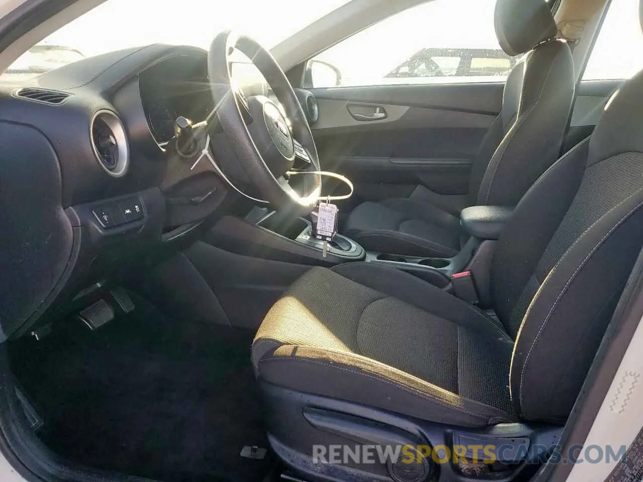 7 fotografías del automóvil dañado 3KPF24AD9KE111637 KIA FORTE 2019