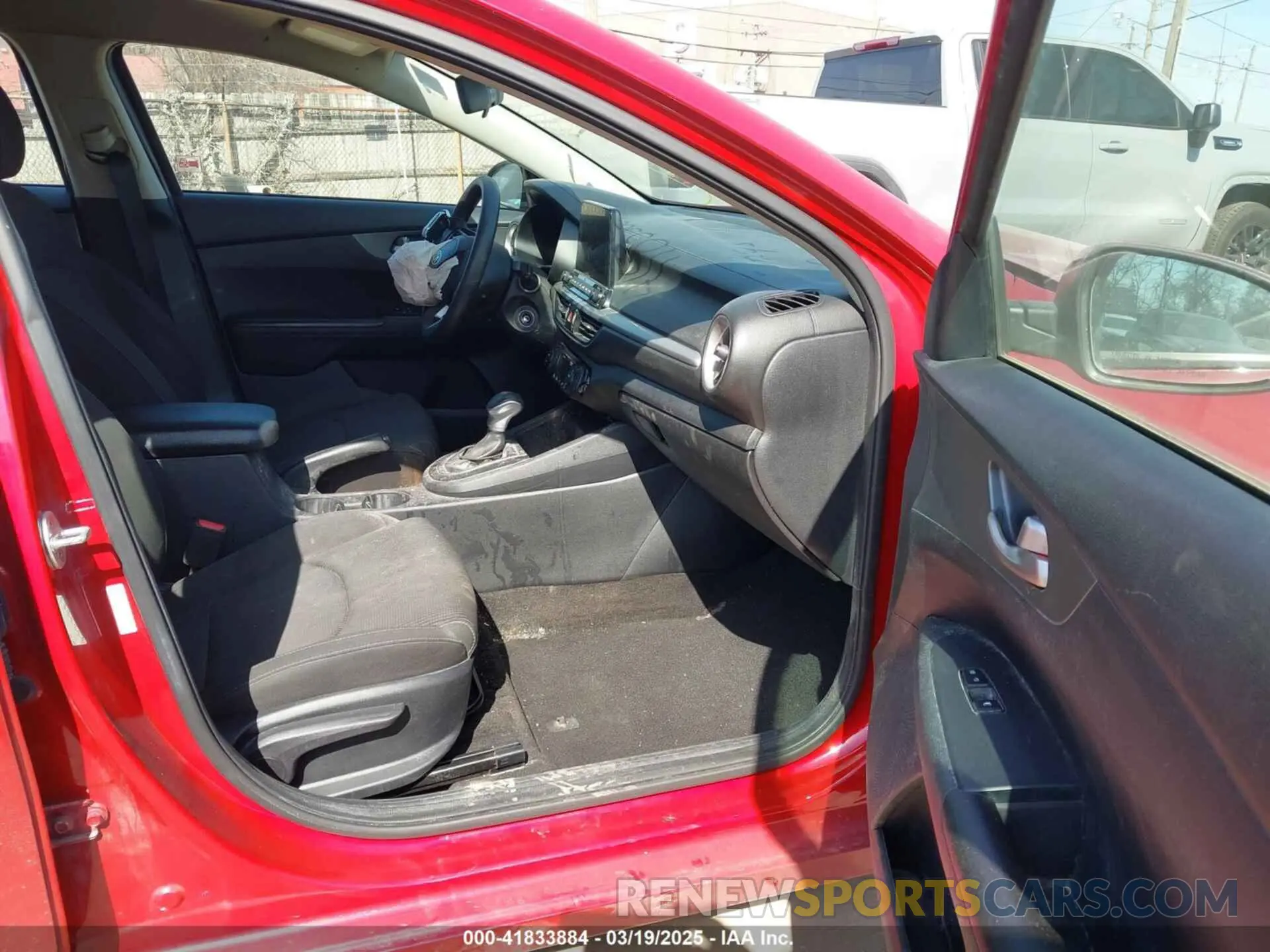 5 fotografías del automóvil dañado 3KPF24AD9KE126087 KIA FORTE 2019