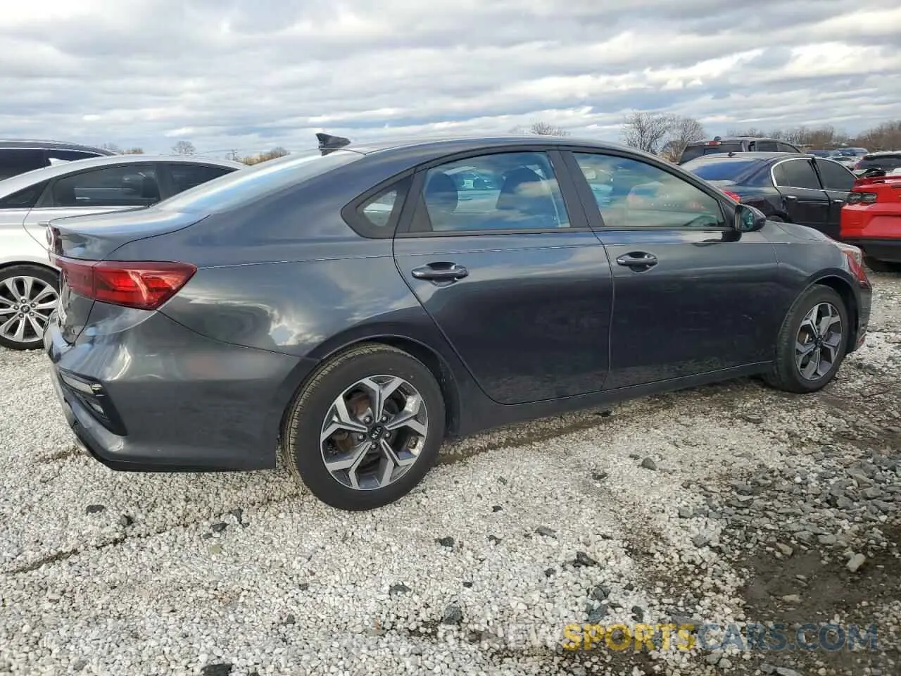 3 fotografías del automóvil dañado 3KPF24AD9KE131256 KIA FORTE 2019