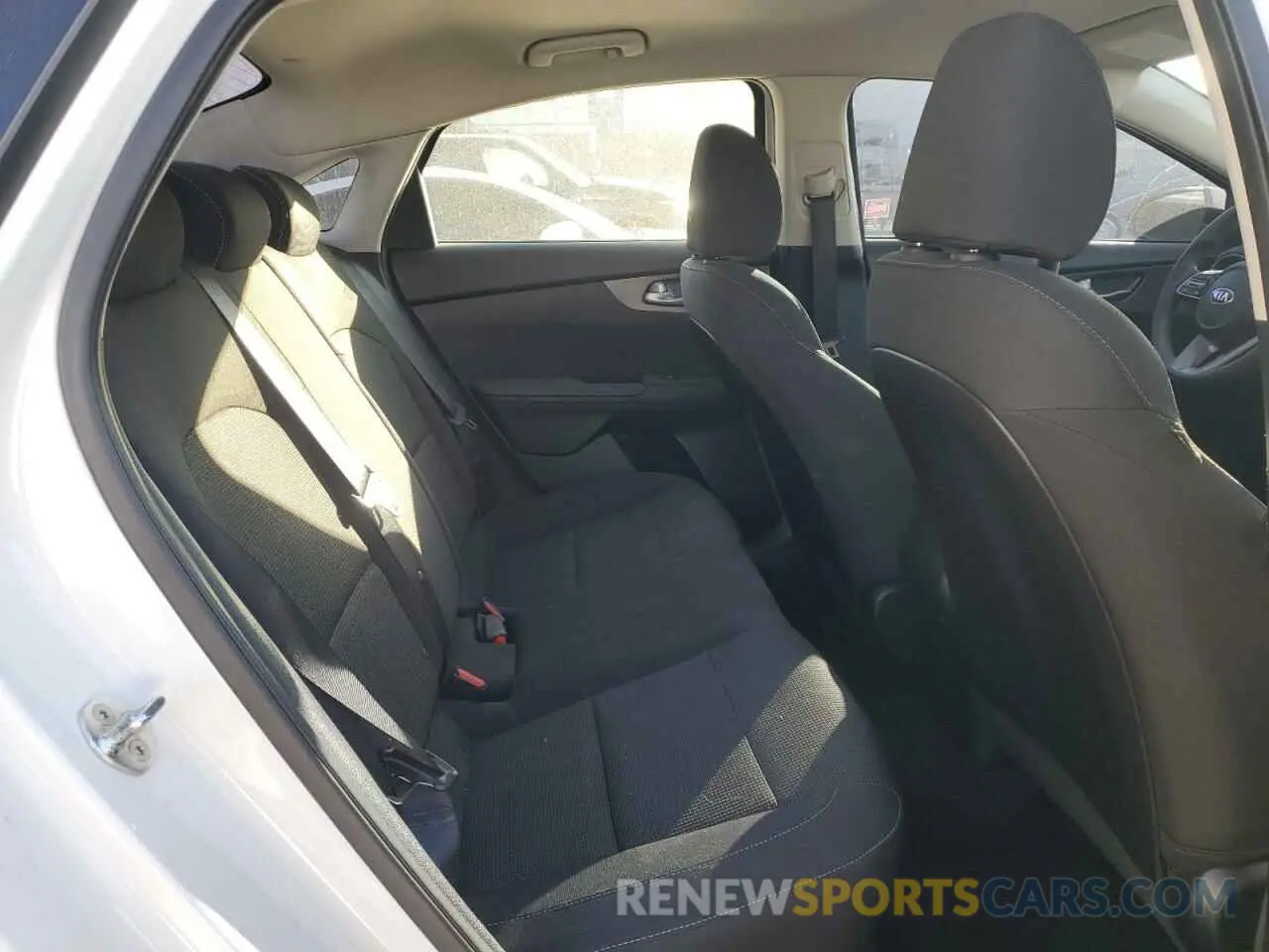 10 fotografías del automóvil dañado 3KPF24AD9KE136506 KIA FORTE 2019