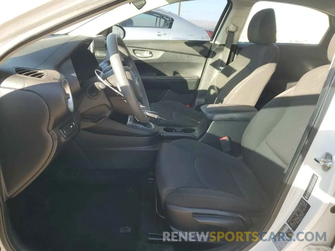7 fotografías del automóvil dañado 3KPF24AD9KE136506 KIA FORTE 2019