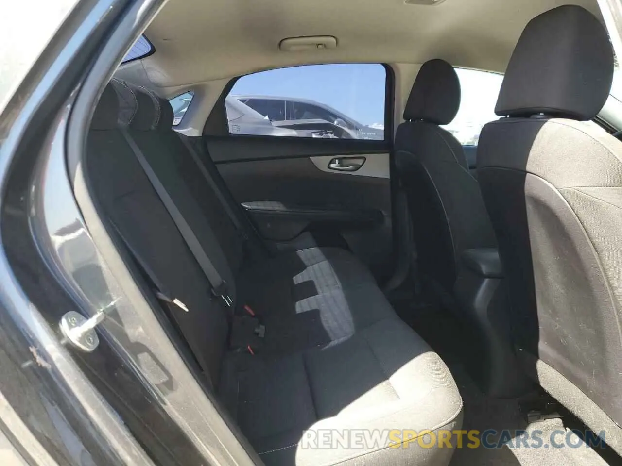 10 fotografías del automóvil dañado 3KPF24AD9KE139518 KIA FORTE 2019