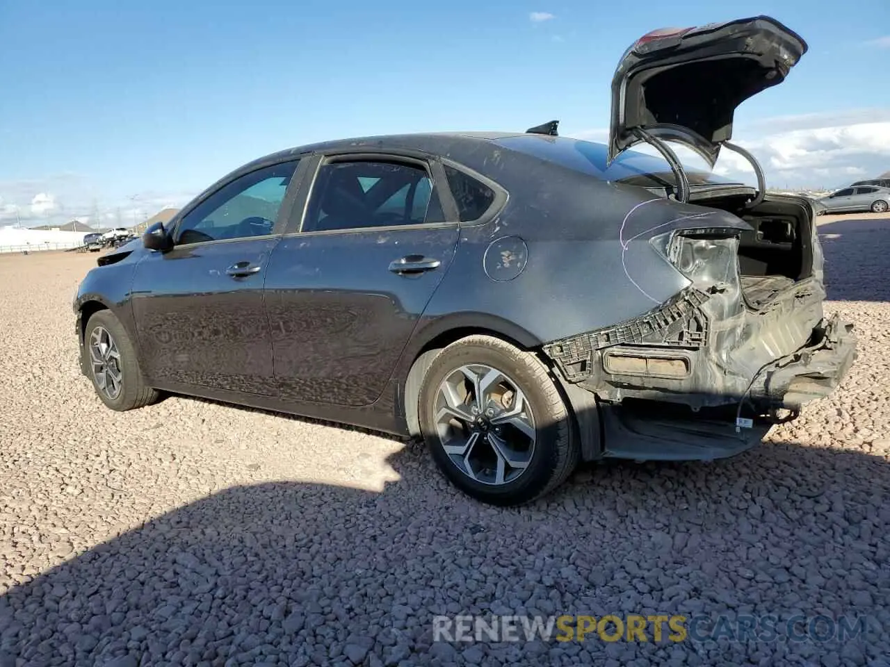 2 fotografías del automóvil dañado 3KPF24ADXKE008680 KIA FORTE 2019