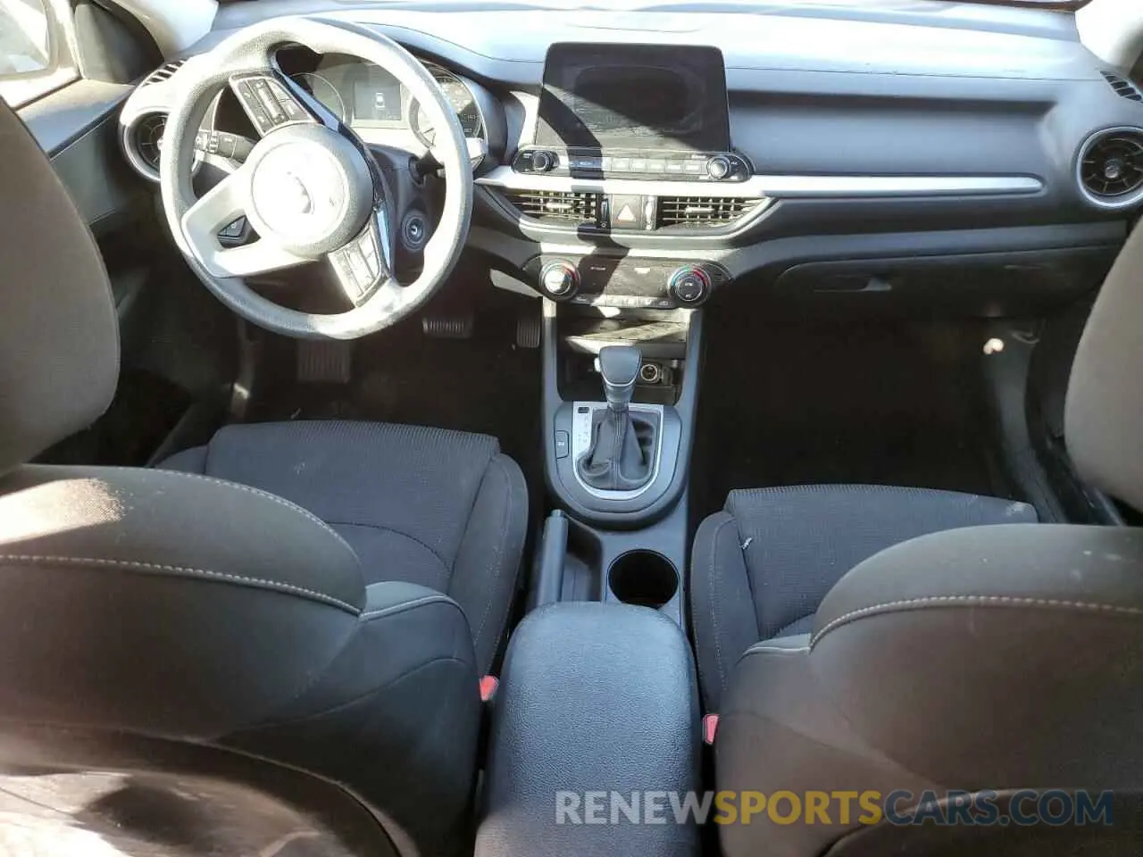 8 fotografías del automóvil dañado 3KPF24ADXKE008680 KIA FORTE 2019