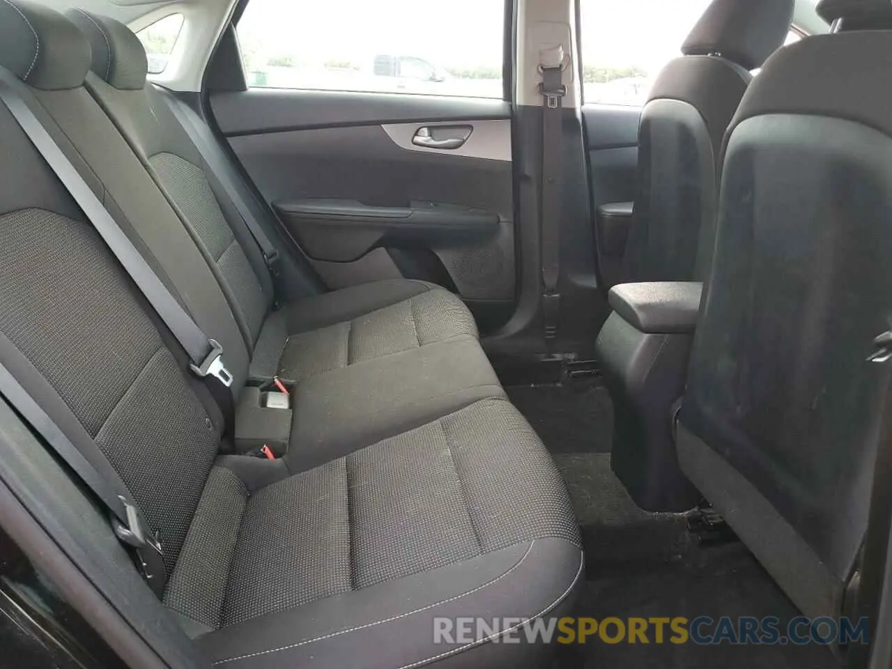 10 fotografías del automóvil dañado 3KPF24ADXKE011076 KIA FORTE 2019