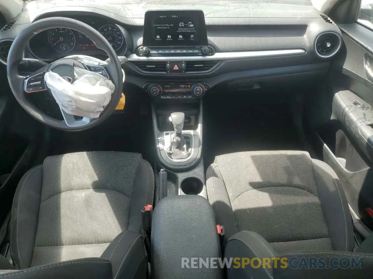 8 fotografías del automóvil dañado 3KPF24ADXKE011871 KIA FORTE 2019