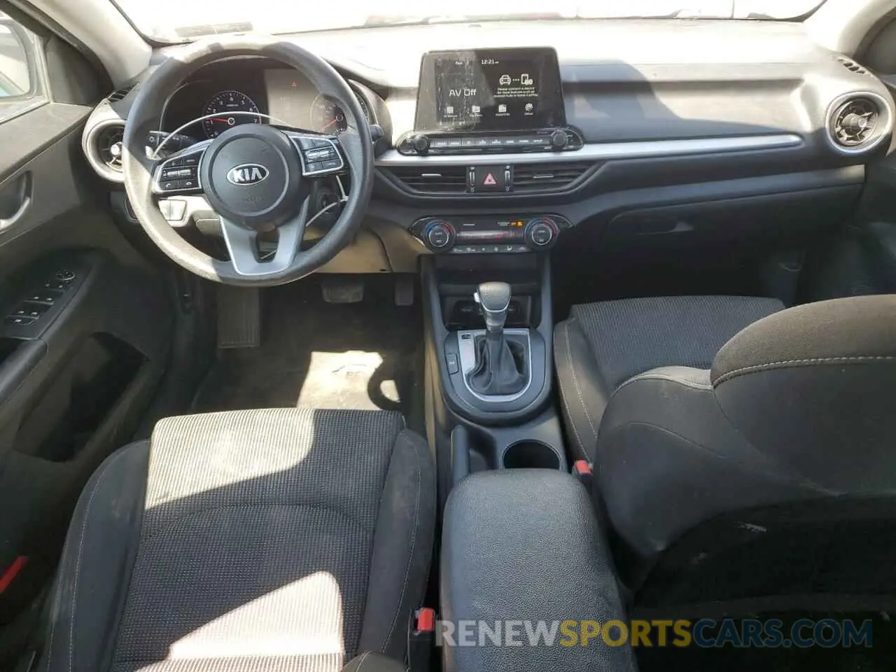 8 fotografías del automóvil dañado 3KPF24ADXKE078745 KIA FORTE 2019