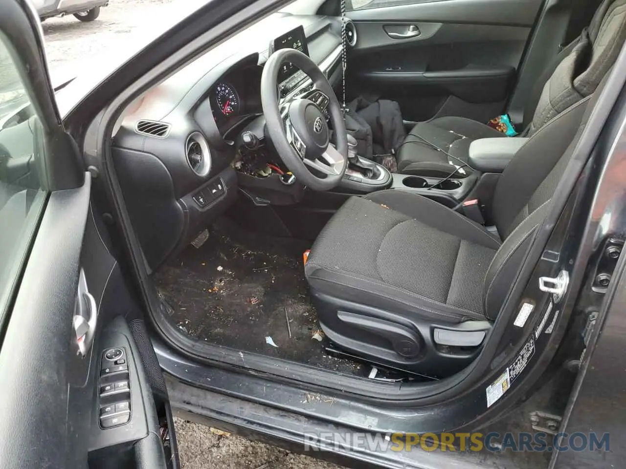 8 fotografías del automóvil dañado 3KPF24ADXKE088336 KIA FORTE 2019
