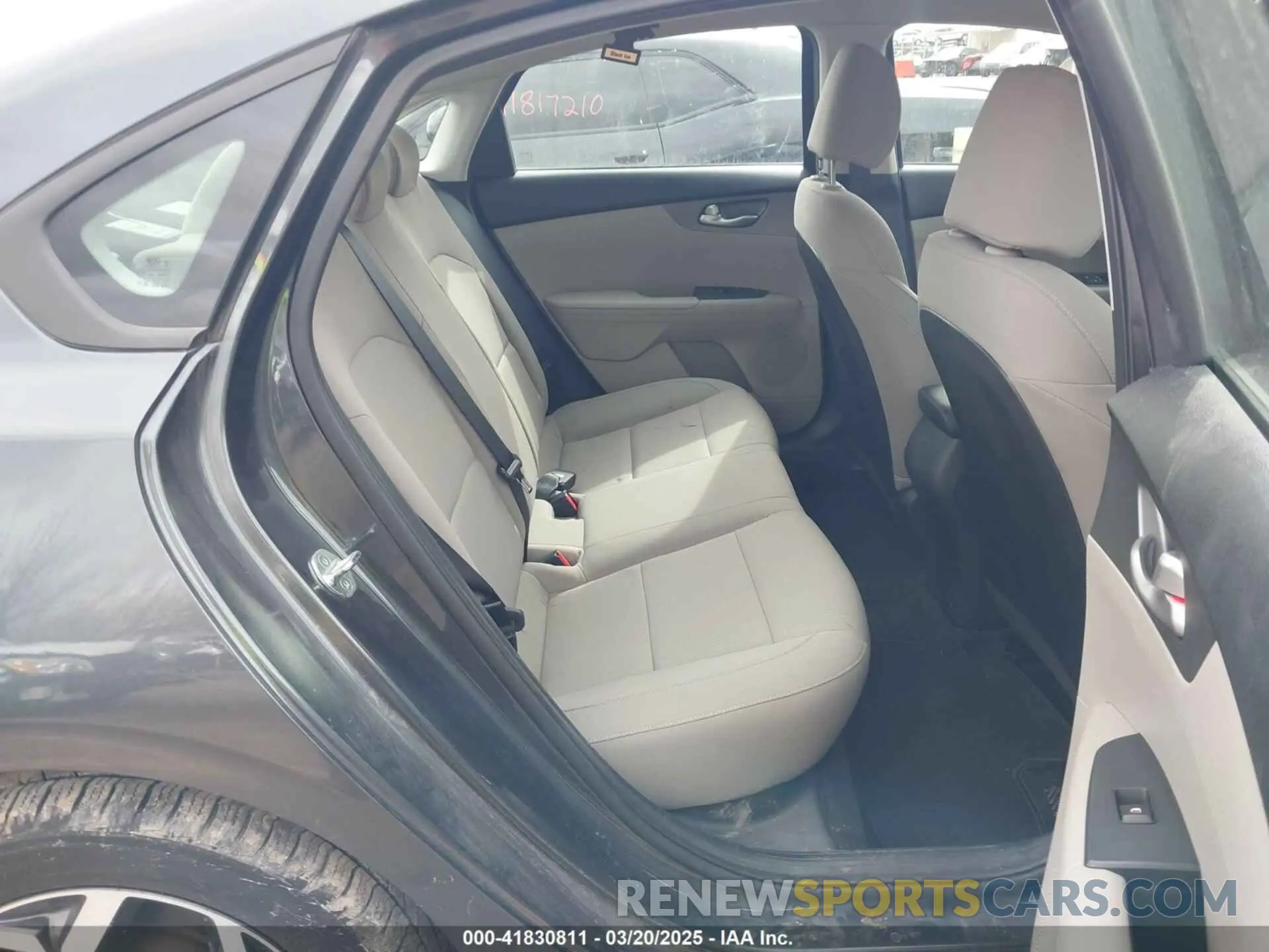 8 fotografías del automóvil dañado 3KPF24ADXKE122159 KIA FORTE 2019