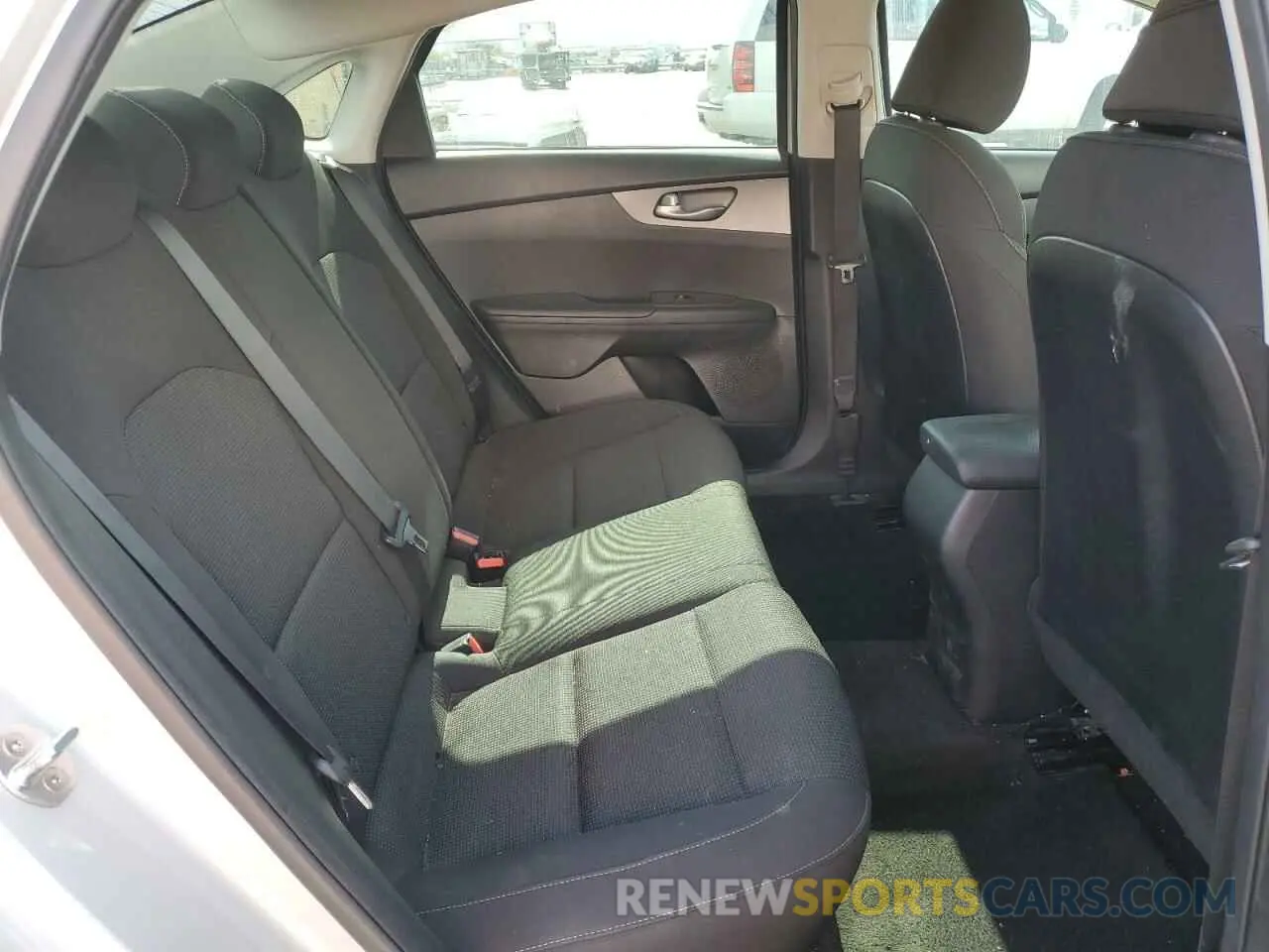 10 fotografías del automóvil dañado 3KPF24ADXKE137213 KIA FORTE 2019