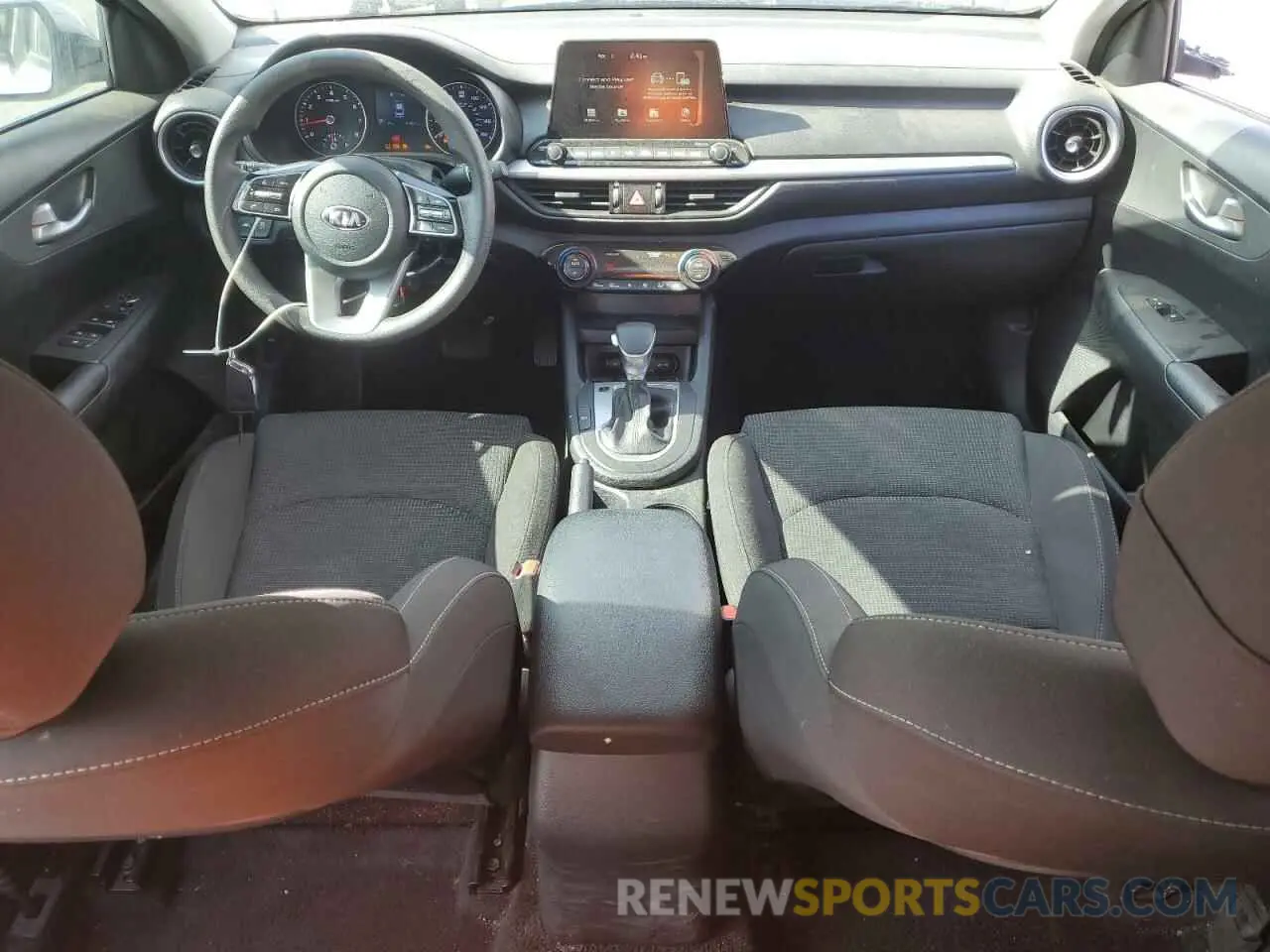 8 fotografías del automóvil dañado 3KPF24ADXKE137213 KIA FORTE 2019