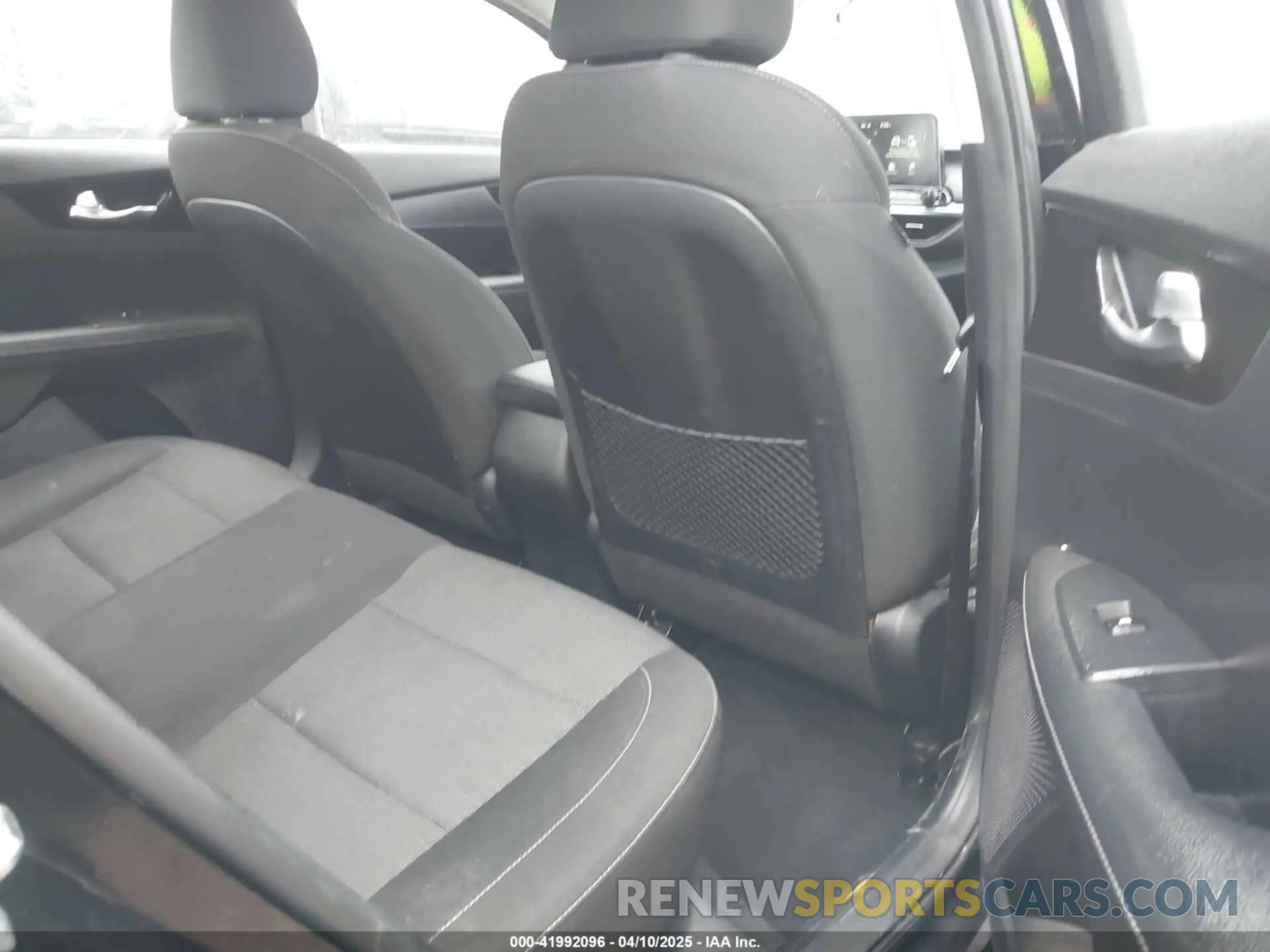 8 fotografías del automóvil dañado 3KPF34AD0KE015151 KIA FORTE 2019