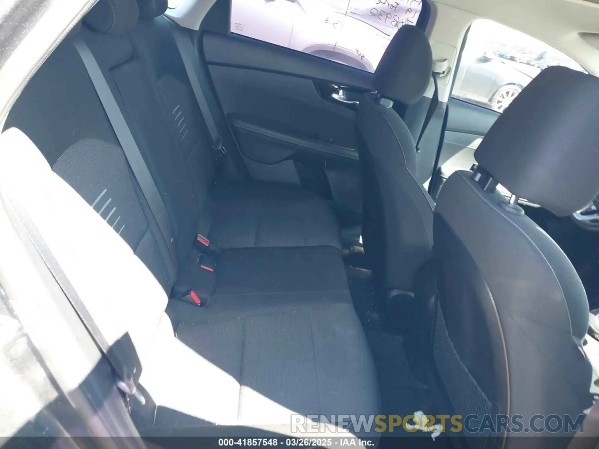8 fotografías del automóvil dañado 3KPF34AD0KE020141 KIA FORTE 2019